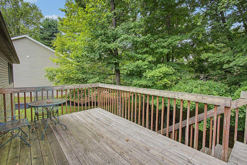 707 Greenbriar Circle Property Photo 18