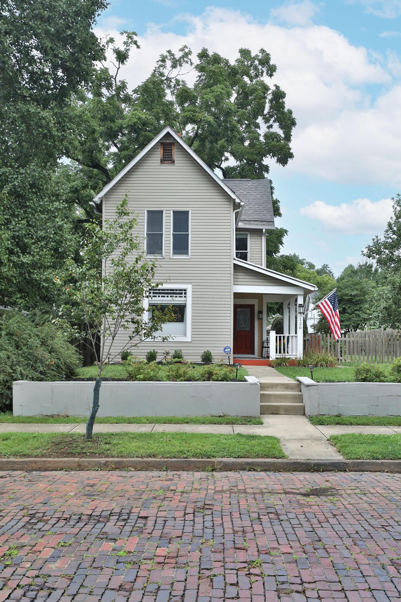 120 W Como Avenue Property Photo 3
