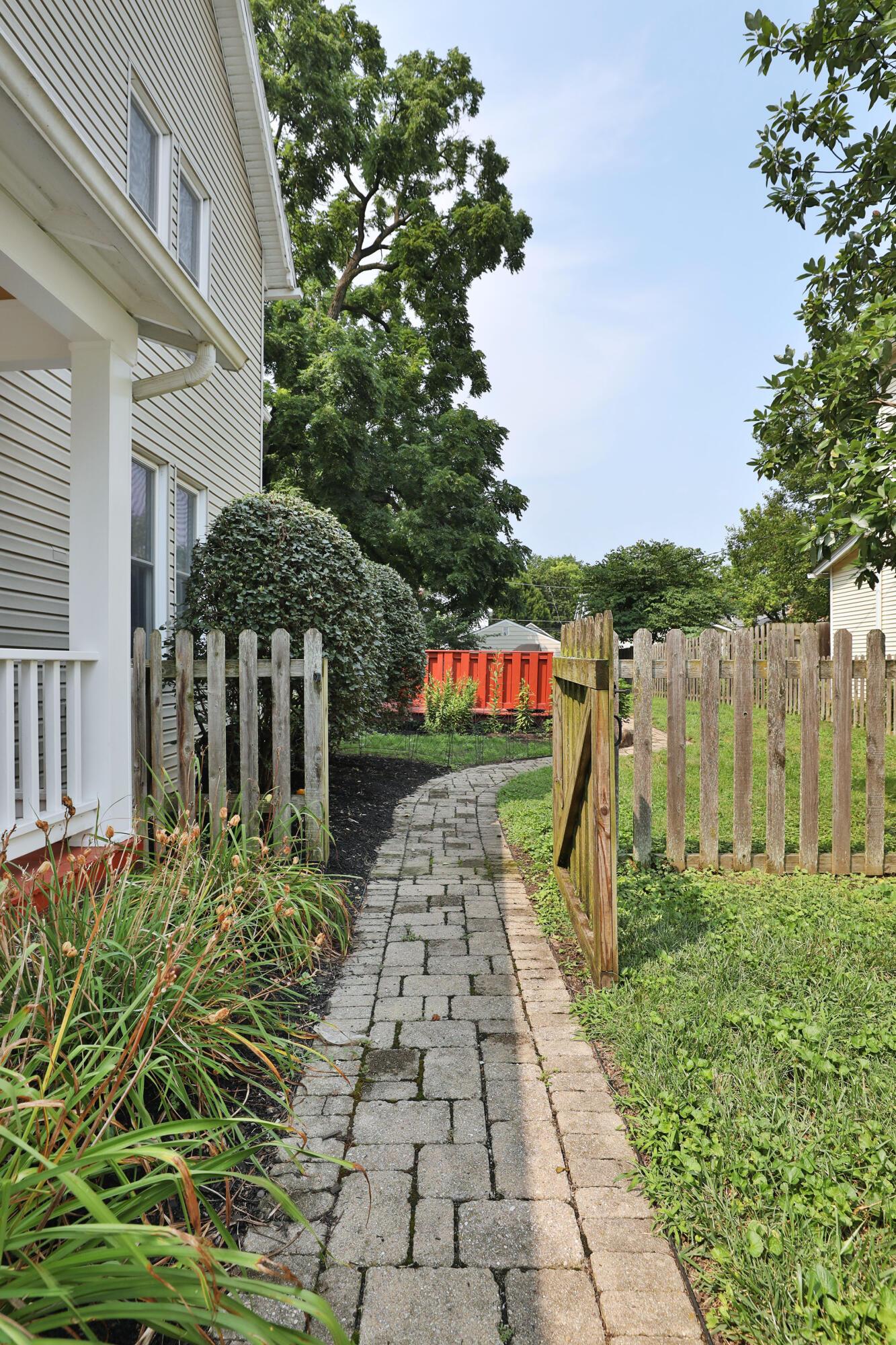120 W Como Avenue Property Photo 37