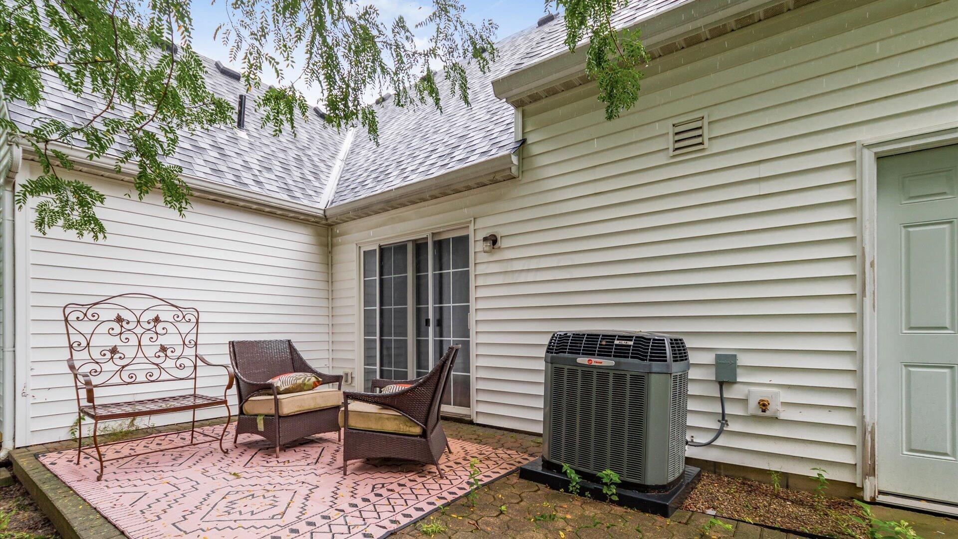8687 Lazelle Commons Drive Property Photo 29