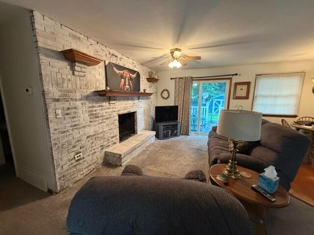 1900 Lakeview Drive Property Photo 3