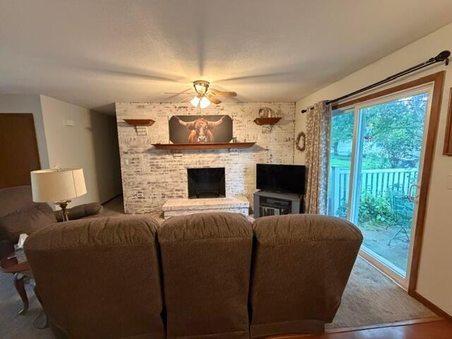 1900 Lakeview Drive Property Photo 4