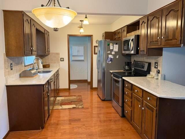 1900 Lakeview Drive Property Photo 5