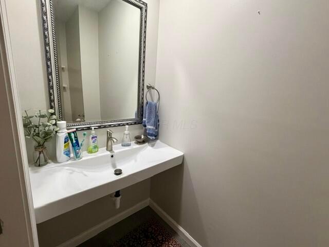 1900 Lakeview Drive Property Photo 8