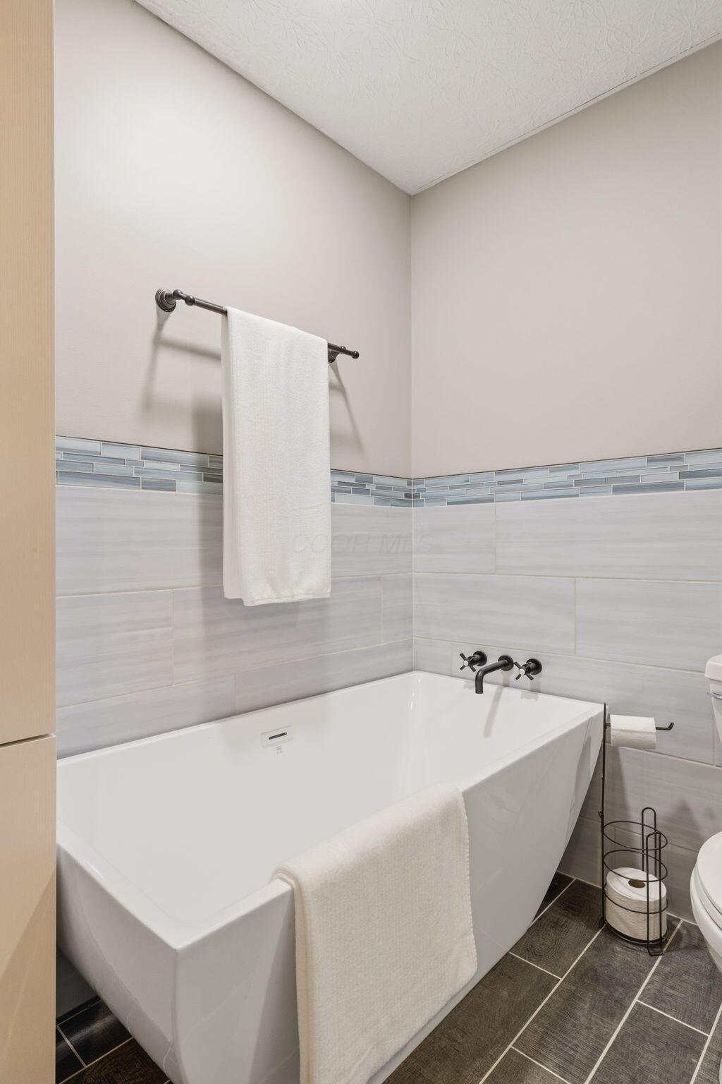 342 Green Meadows Drive W Property Photo 18
