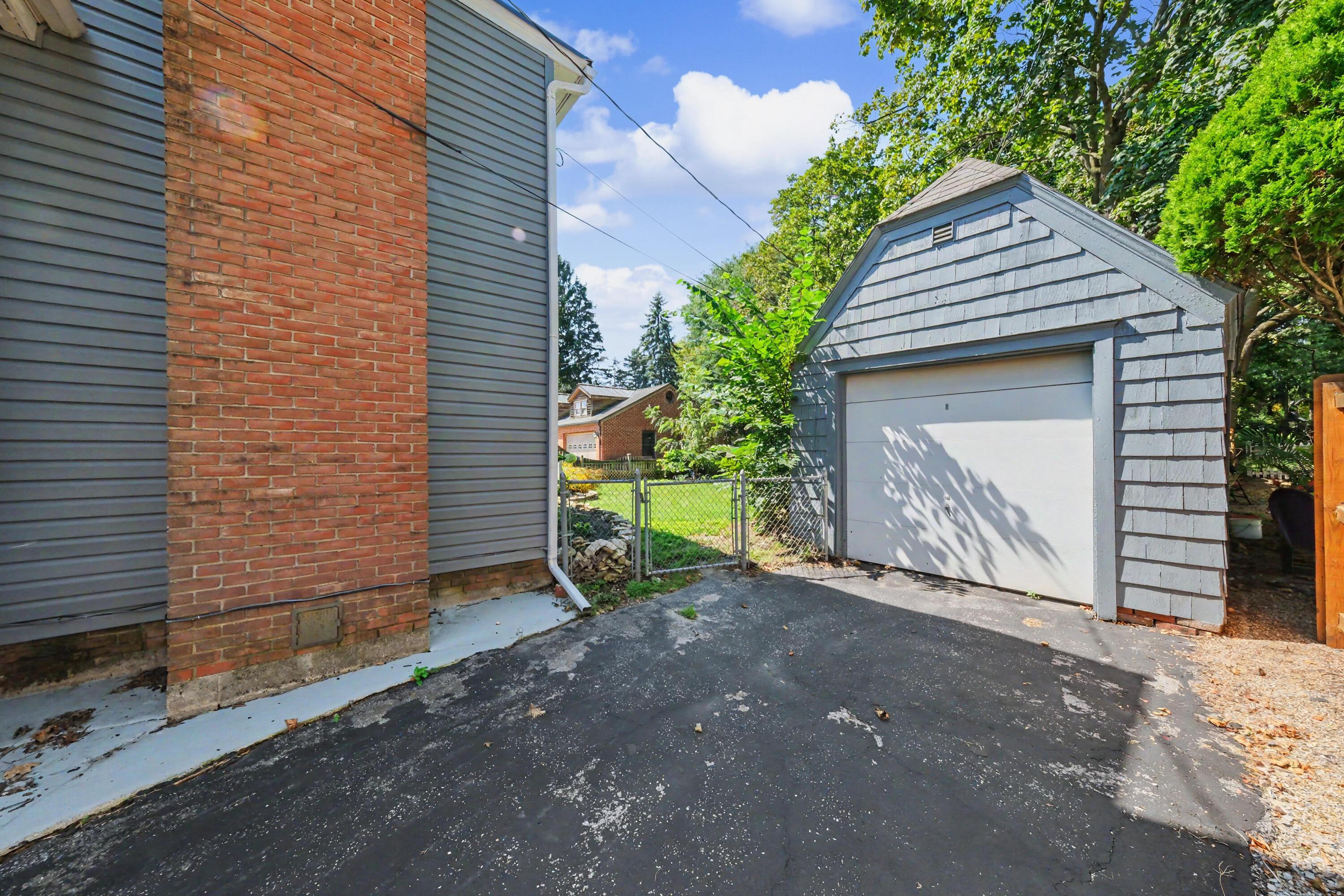667 King Avenue Property Photo 8