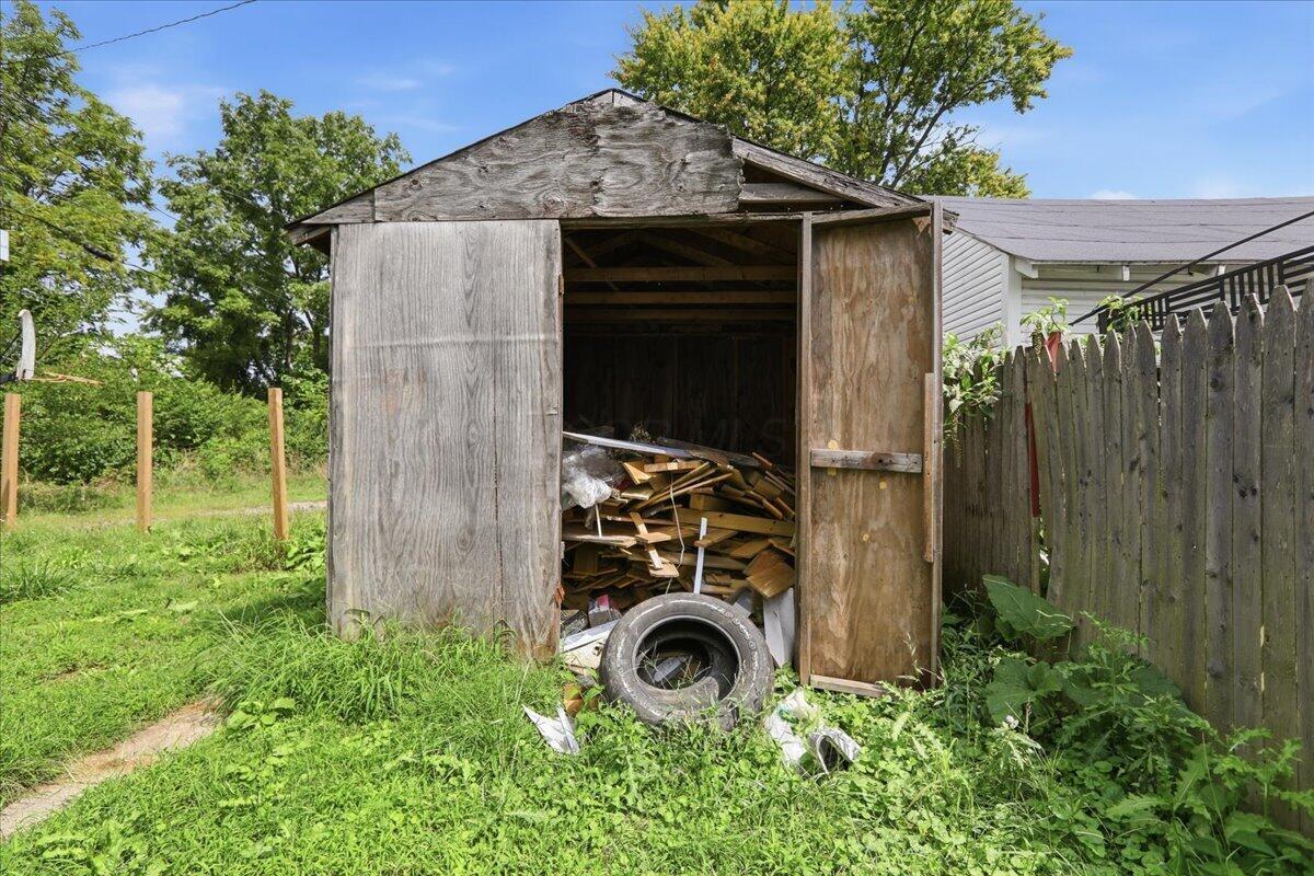 1322 Linden Avenue Property Photo 8