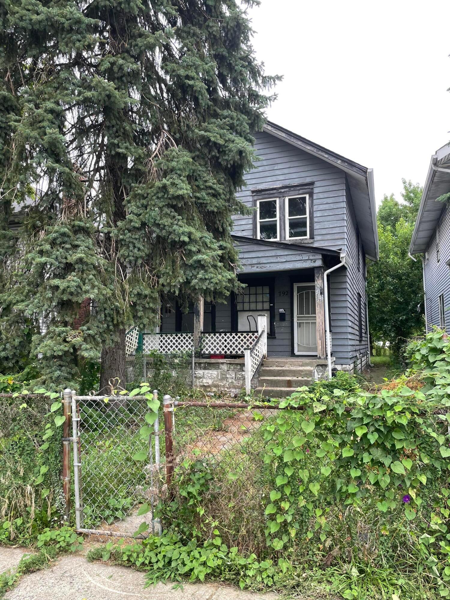 790 E Starr Avenue Property Photo 3