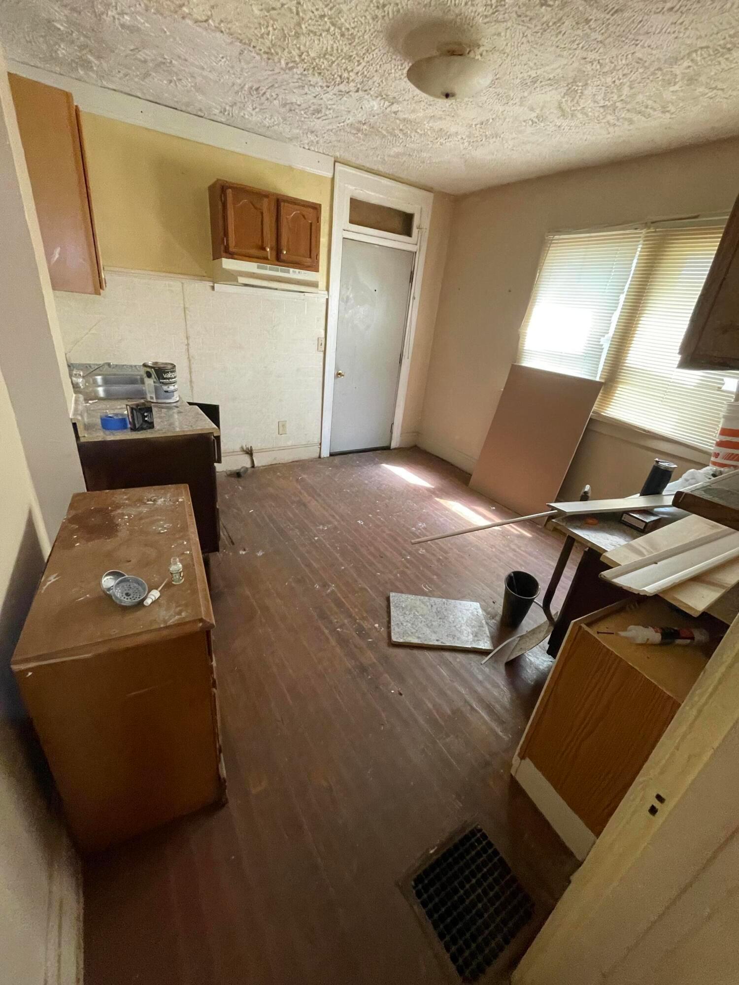790 E Starr Avenue Property Photo 7