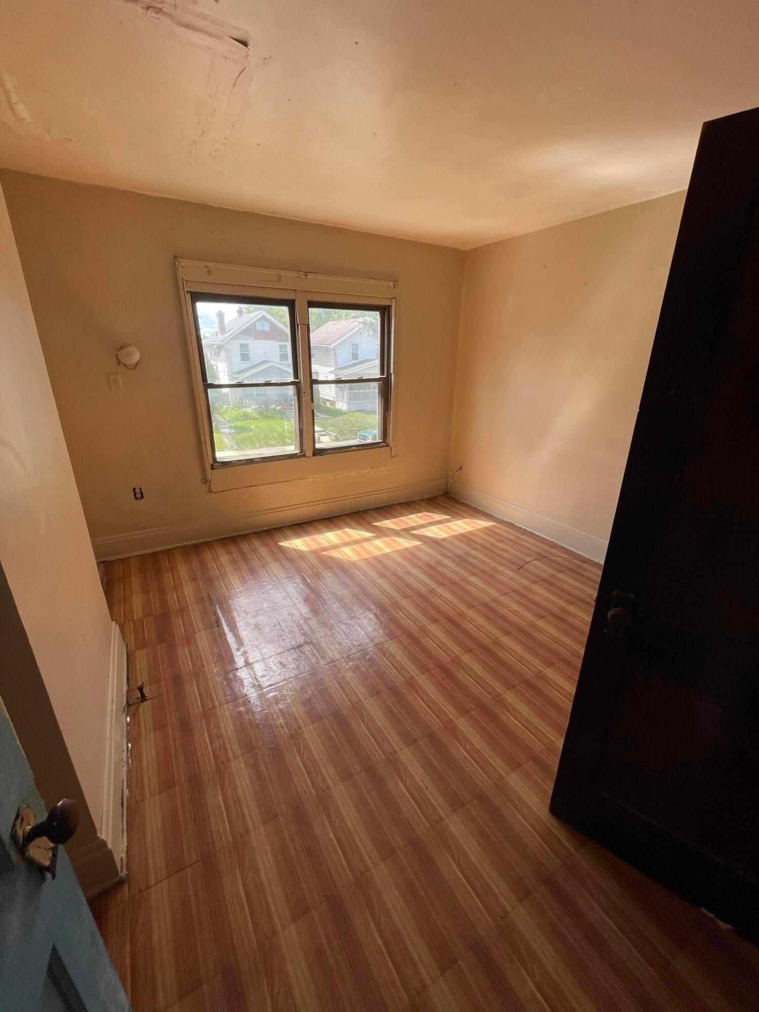 790 E Starr Avenue Property Photo 22