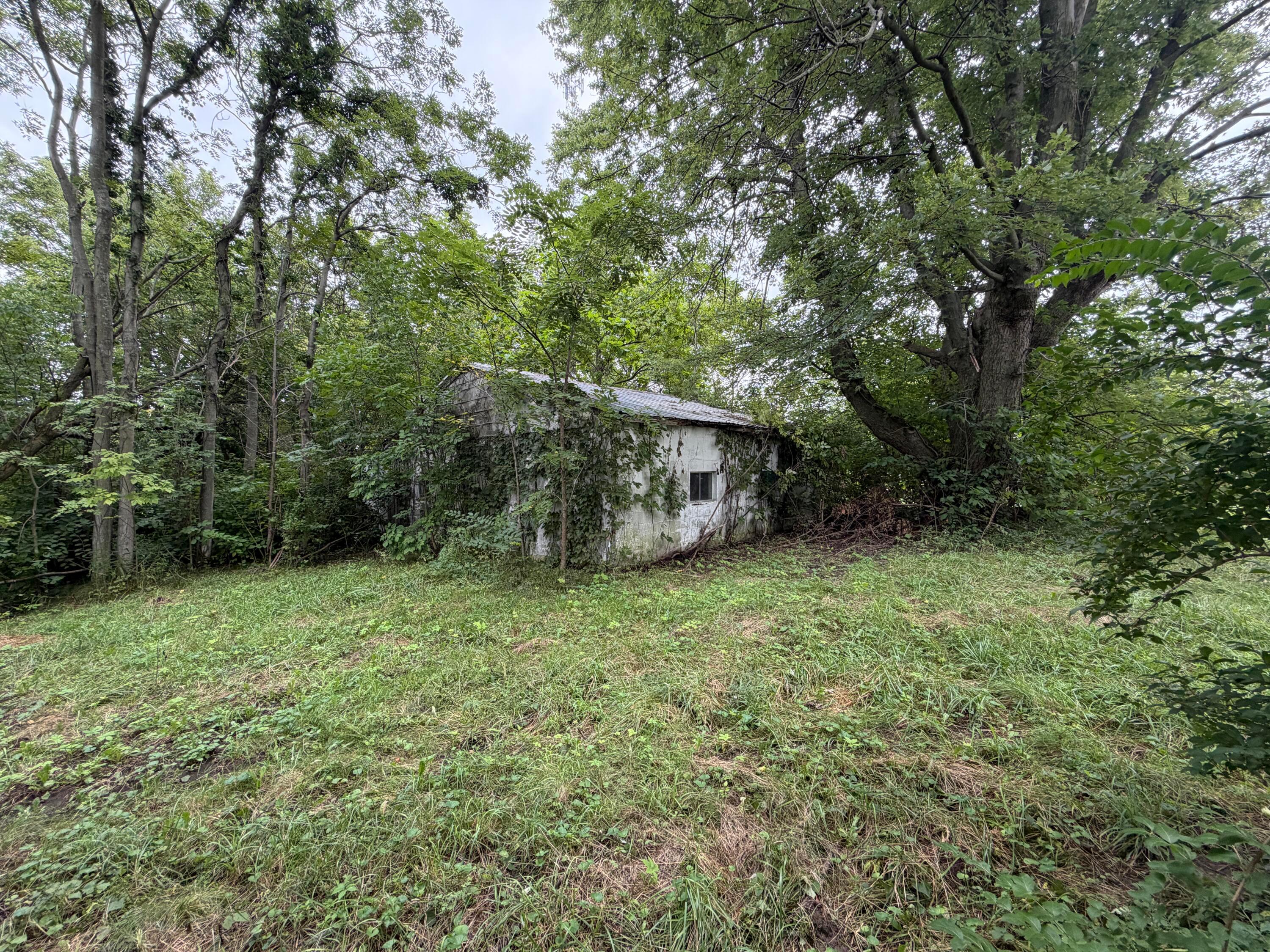 325 E Center Street Property Photo 9