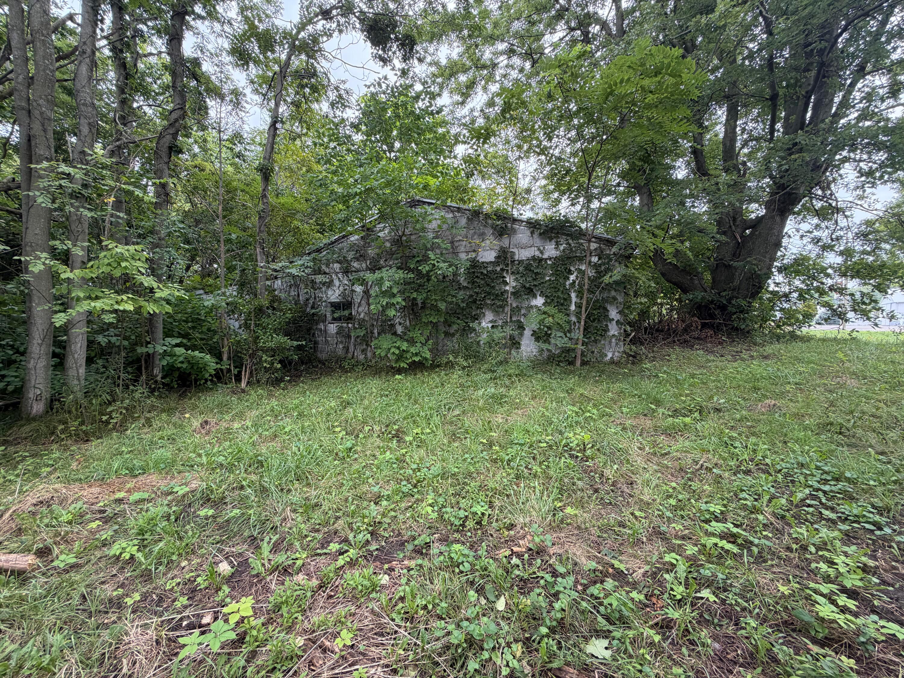 325 E Center Street Property Photo 10