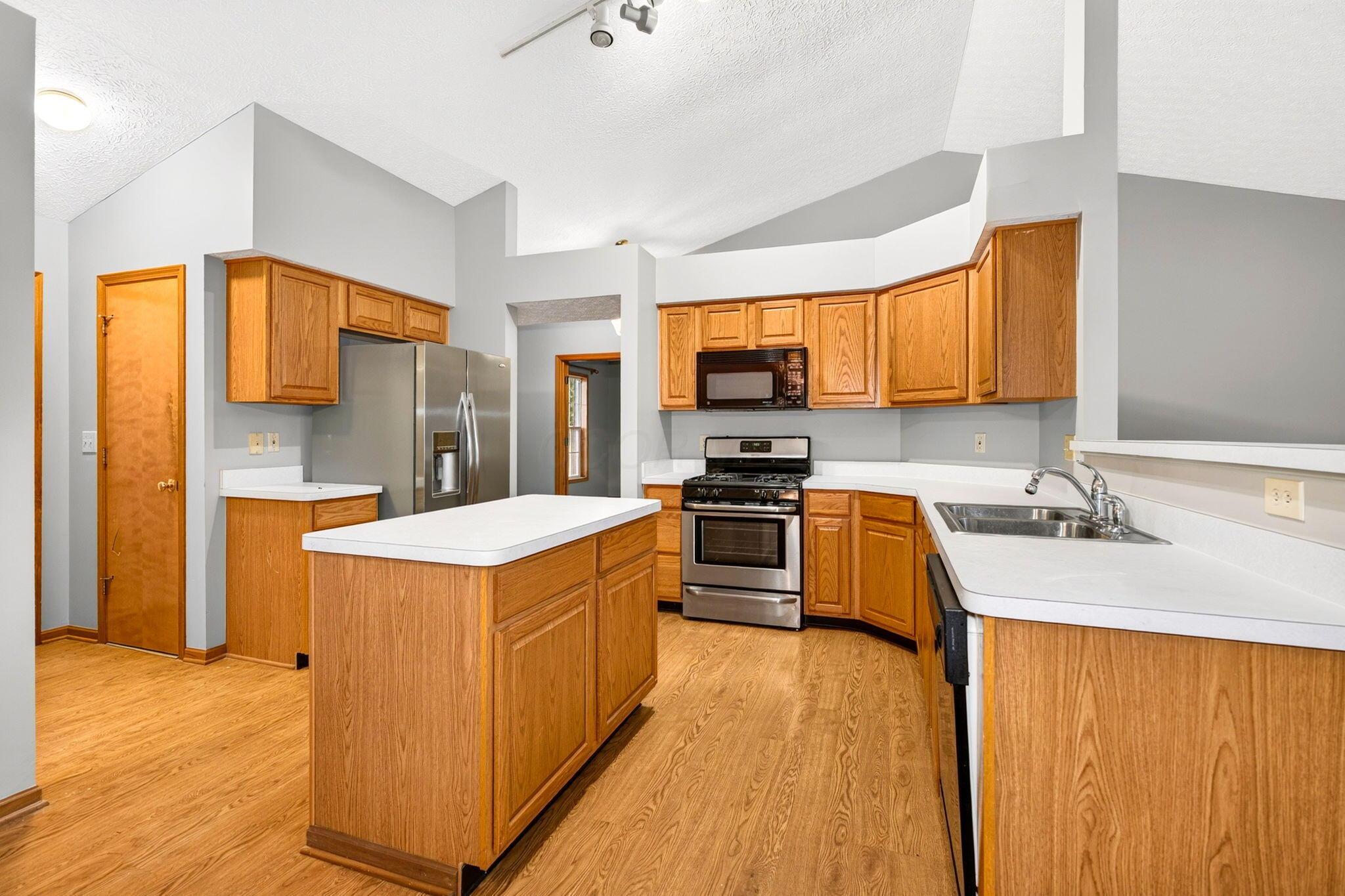 699 Scioto Meadows Boulevard Property Photo 32