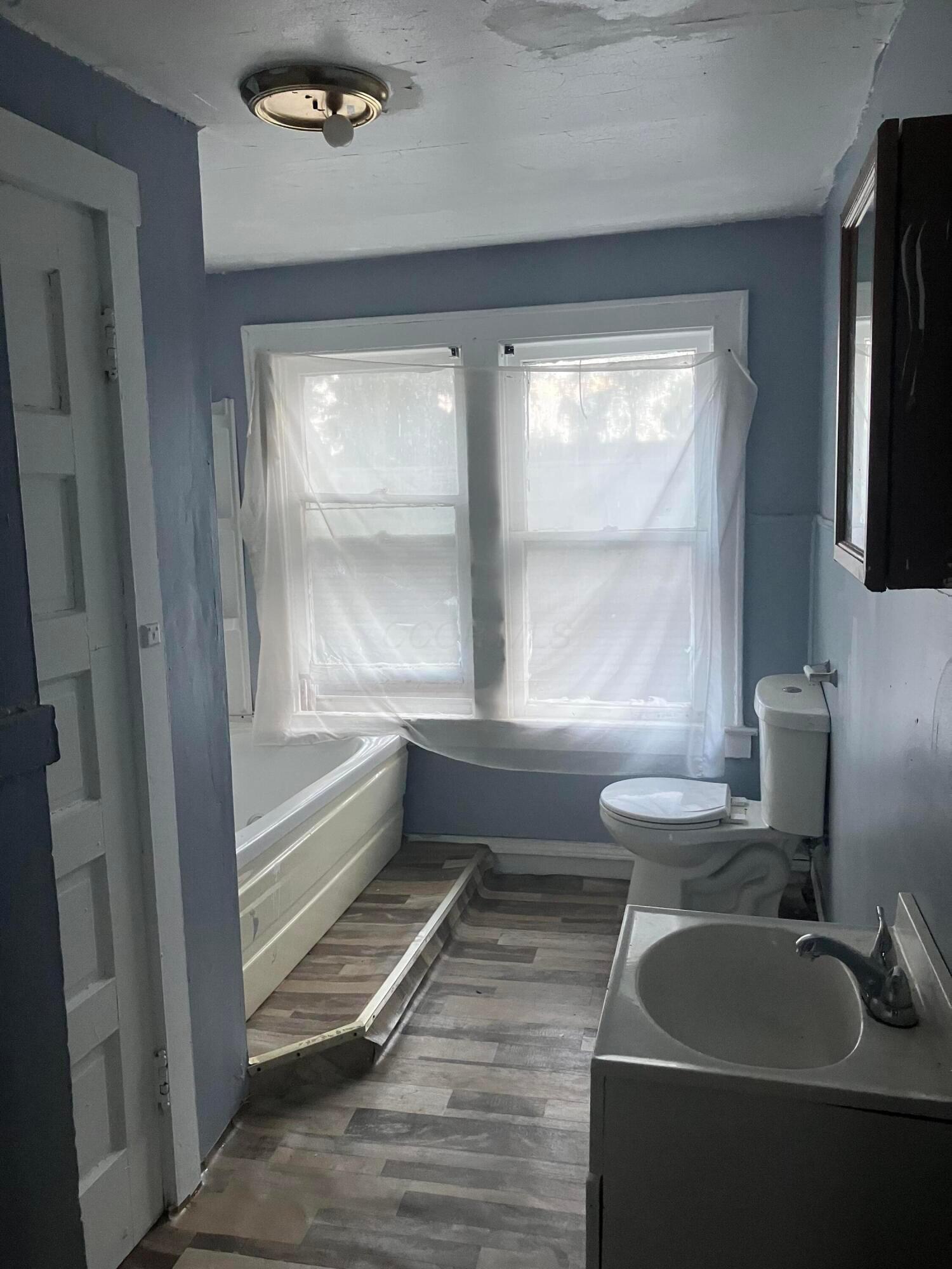 1043 Seymour Avenue Property Photo 16
