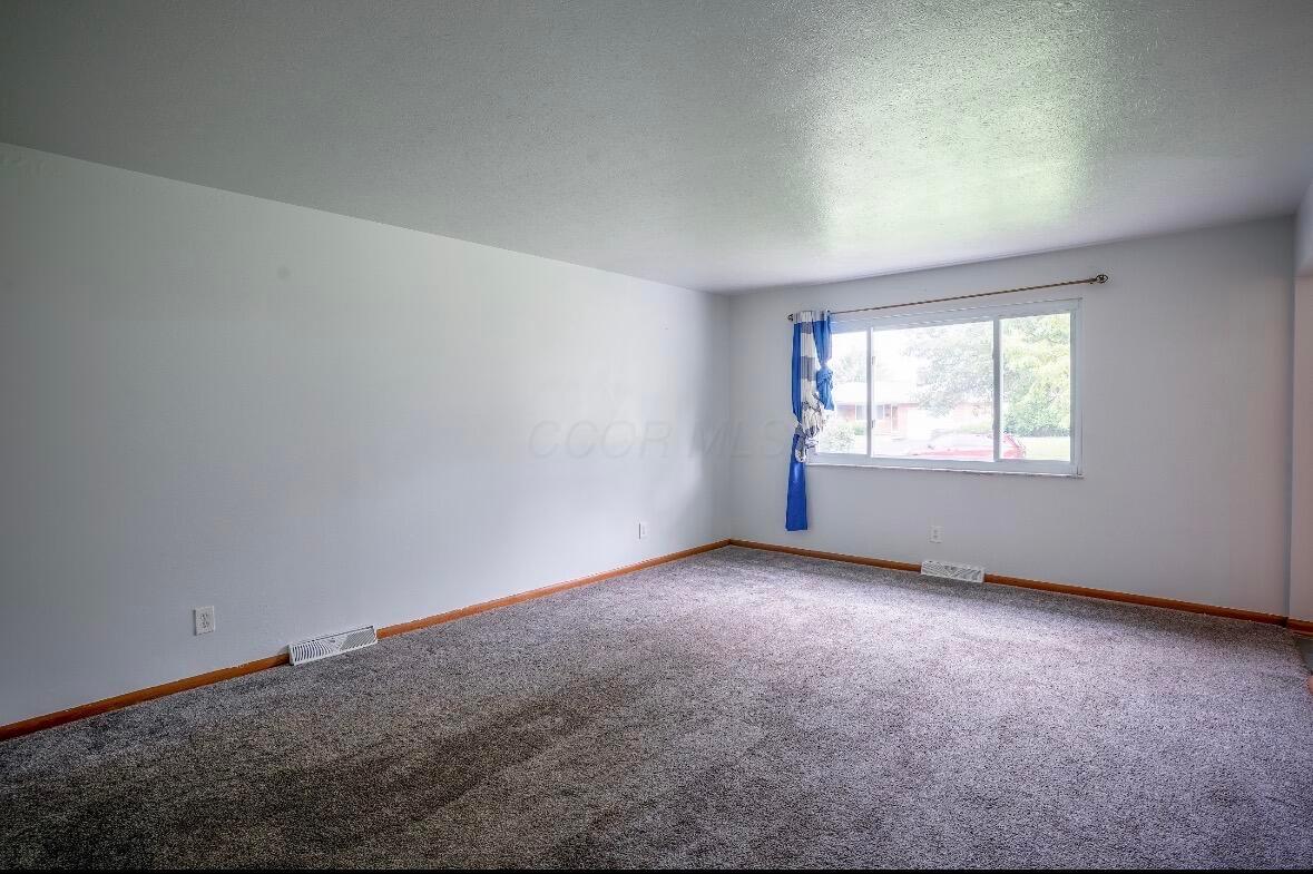 5521 Redwood Road Property Photo 6