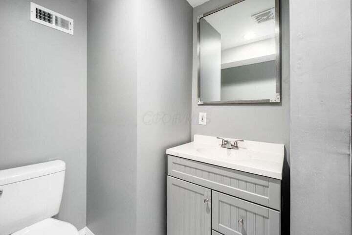 5417 E Valley Lane E Property Photo 8