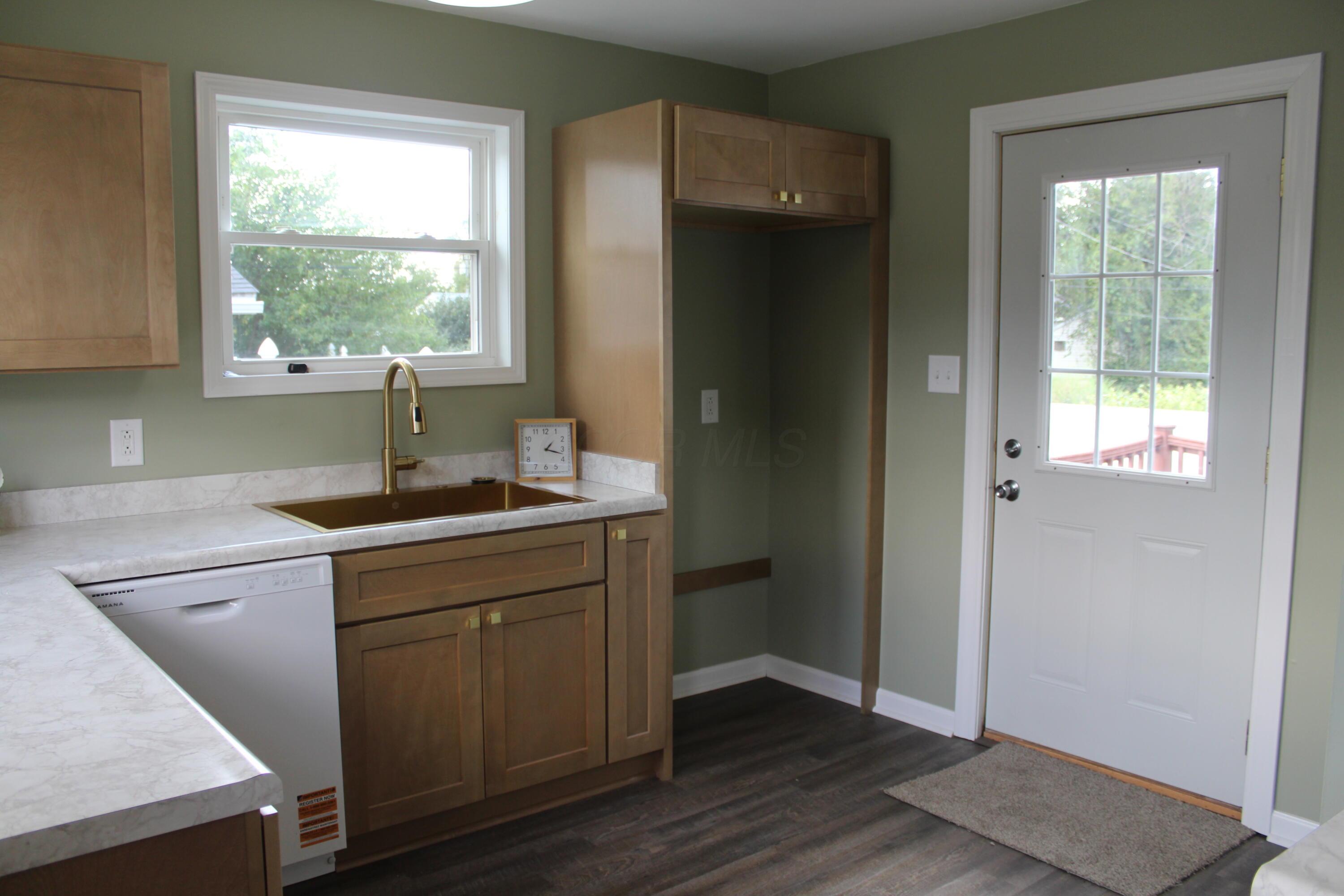 279 Thew Avenue Property Photo 6