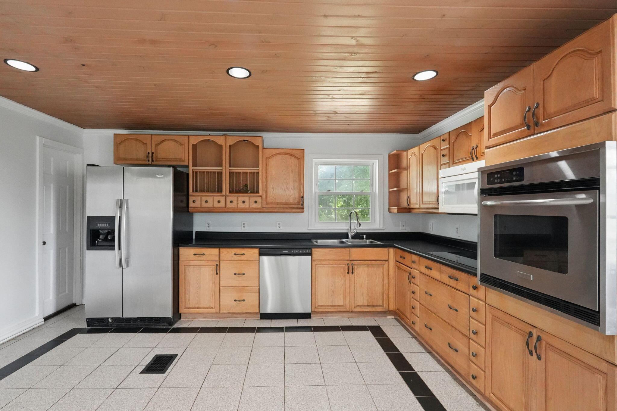 702 Cox Avenue Property Photo 8