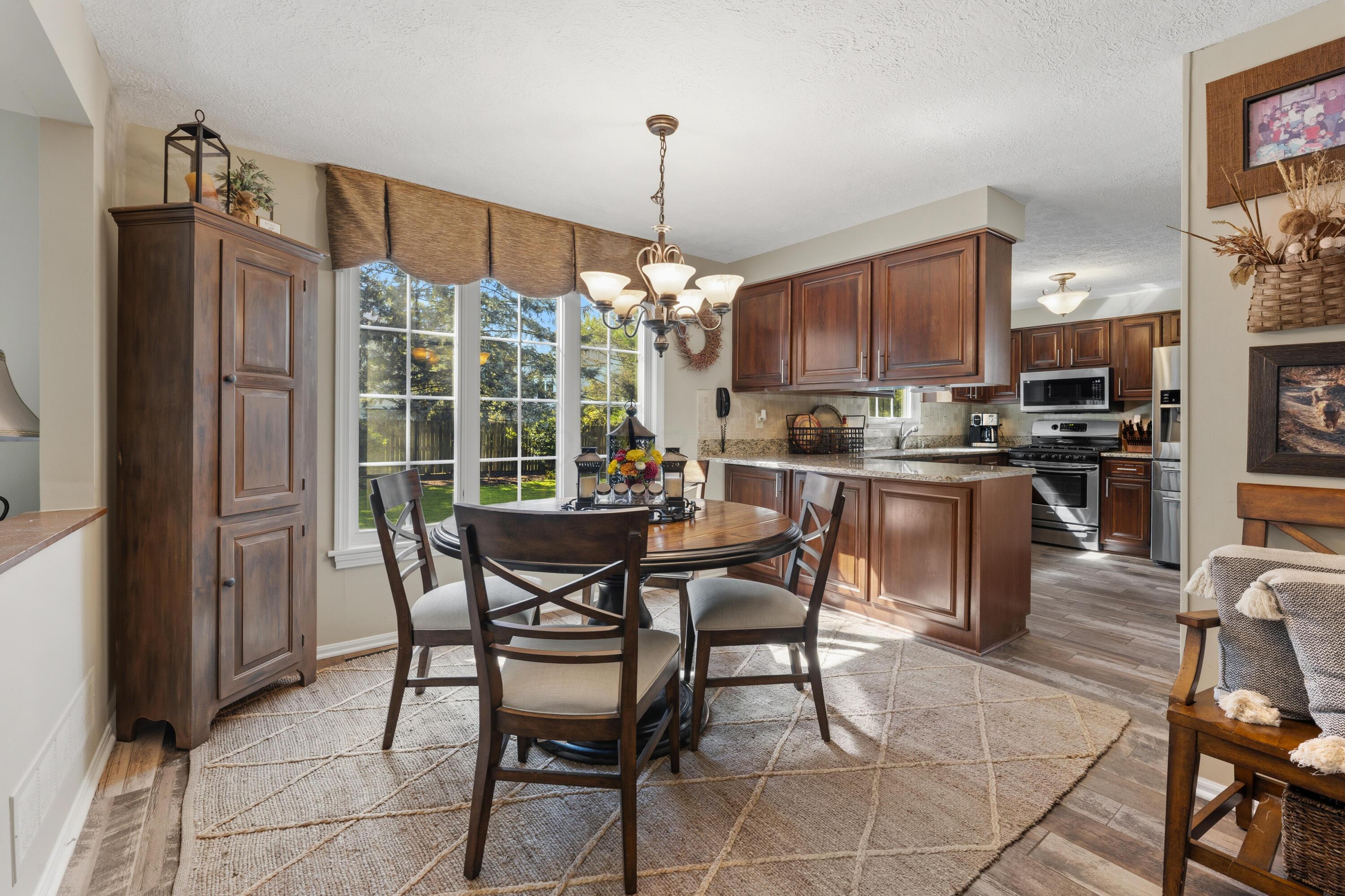 8043 Schoolside Drive Property Photo 14