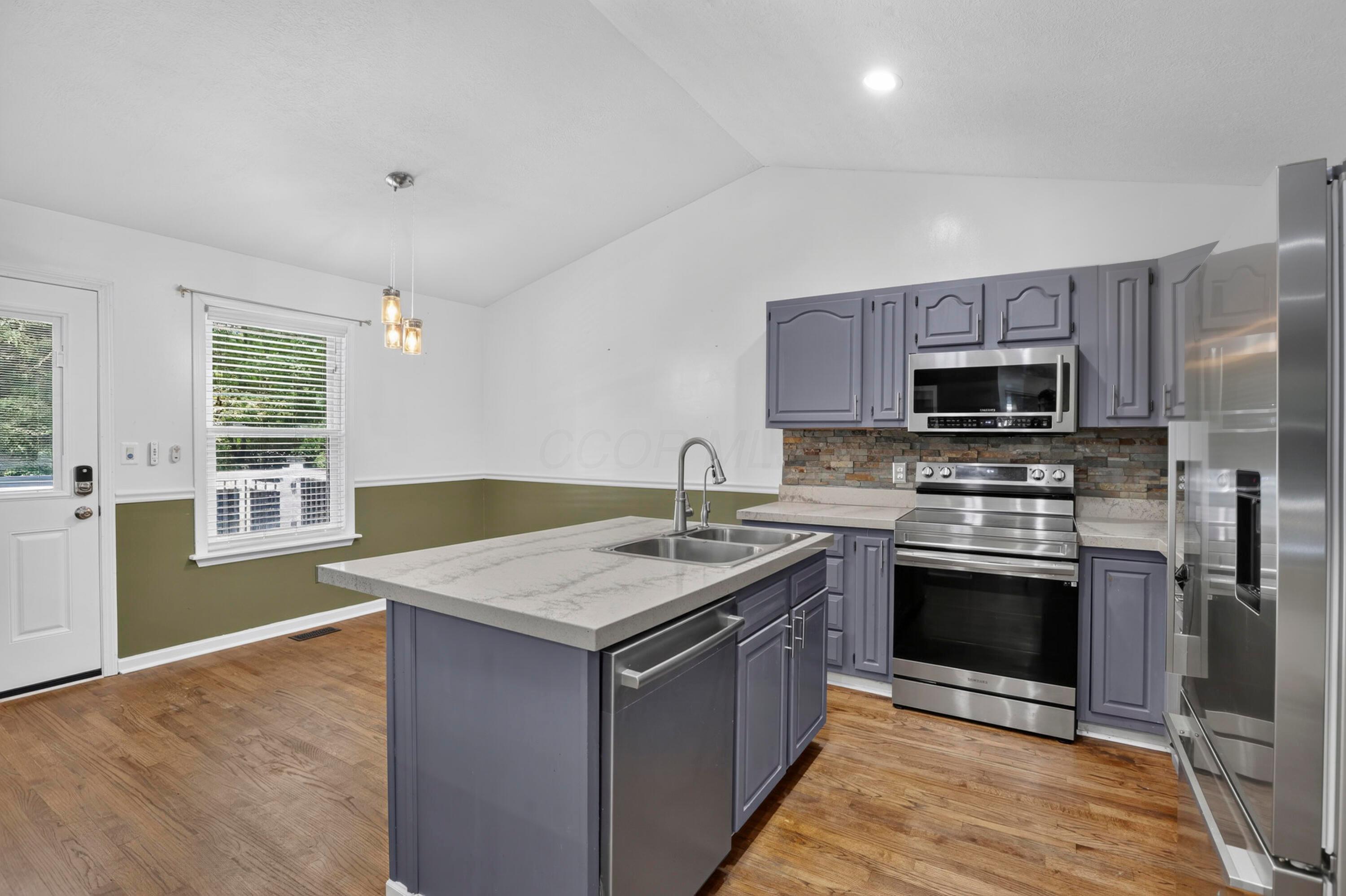 365 Valleybrook Circle Property Photo 5