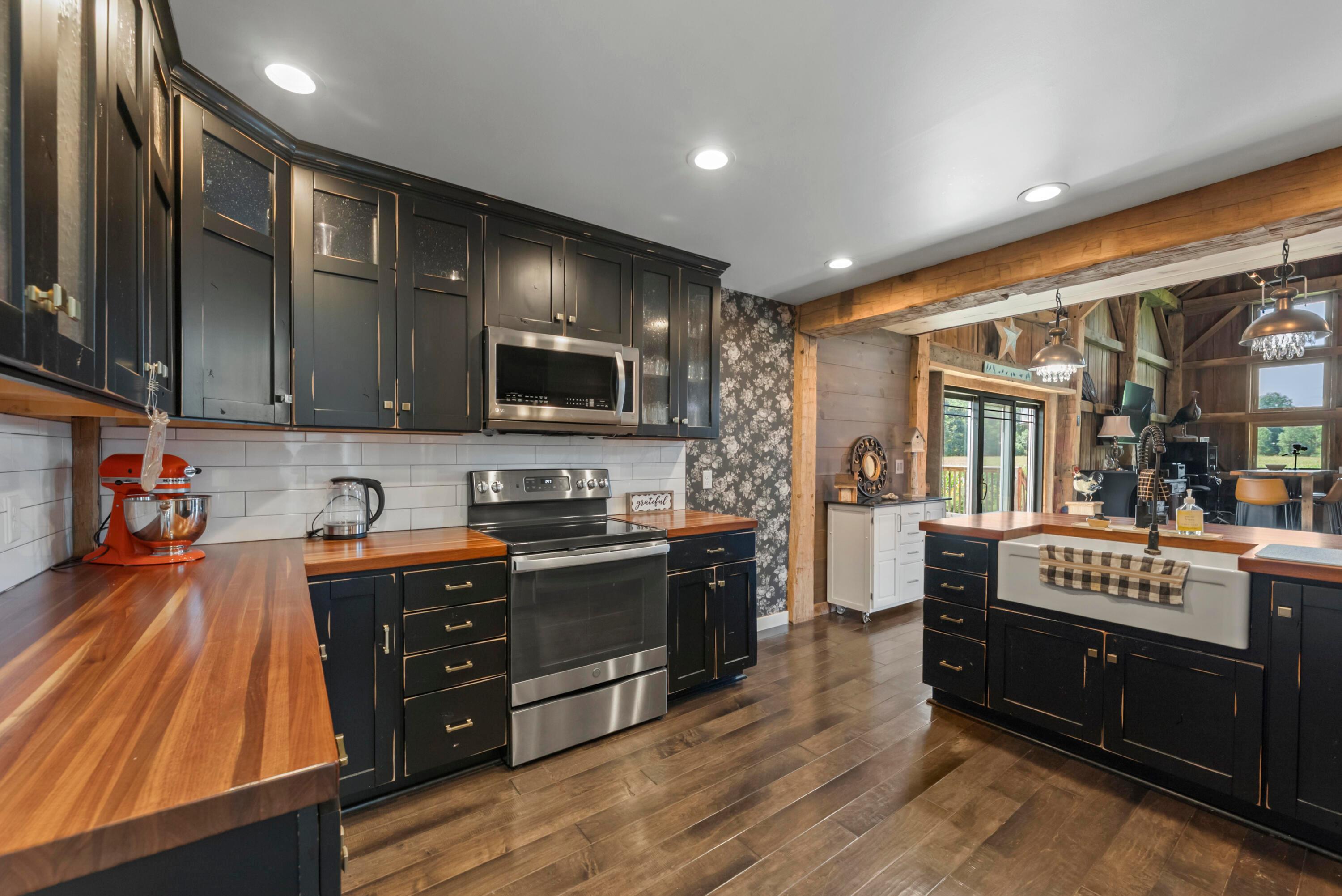 13699 Vincent Road Property Photo 11