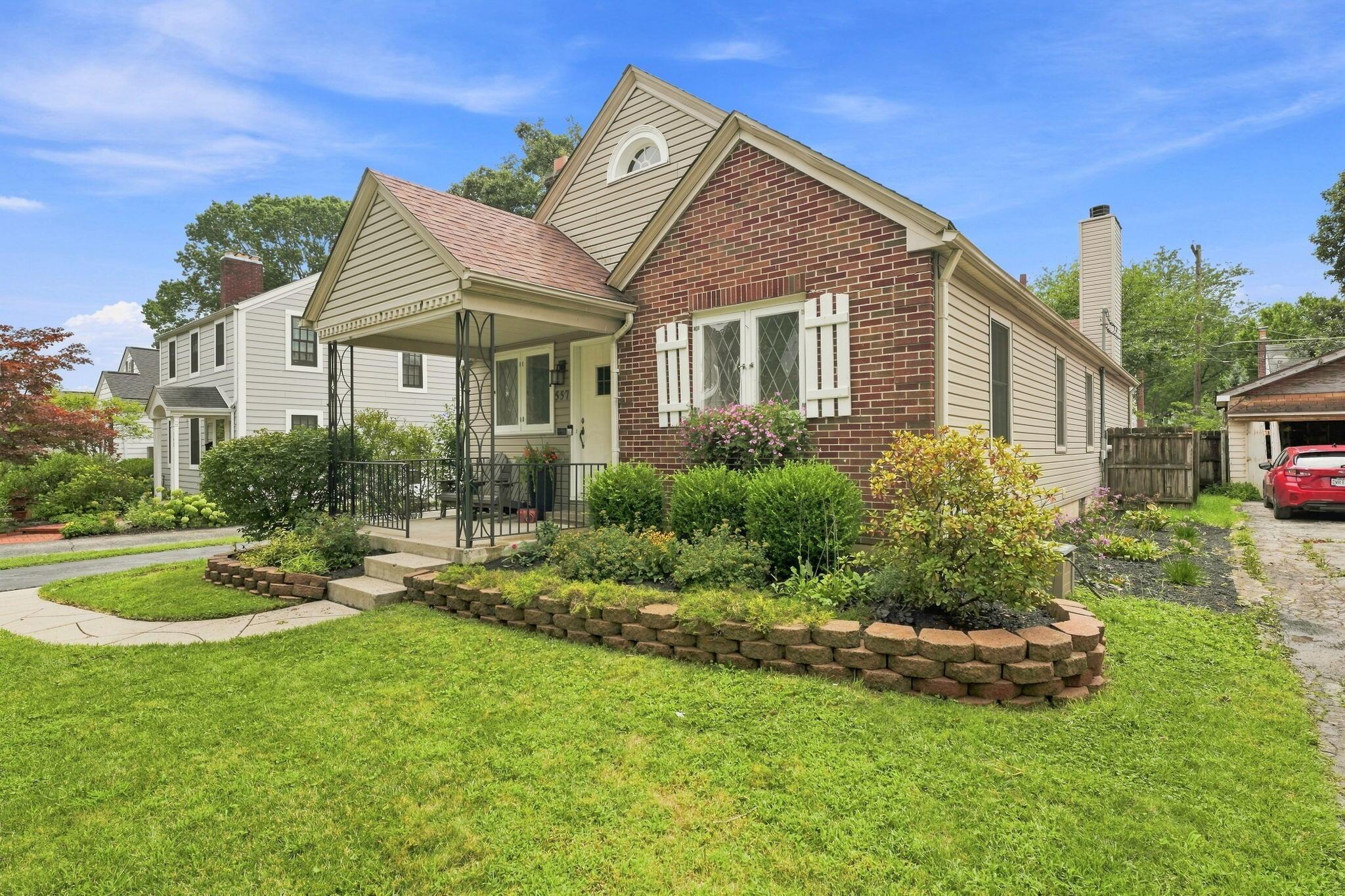 557 Fallis Road Property Photo 4