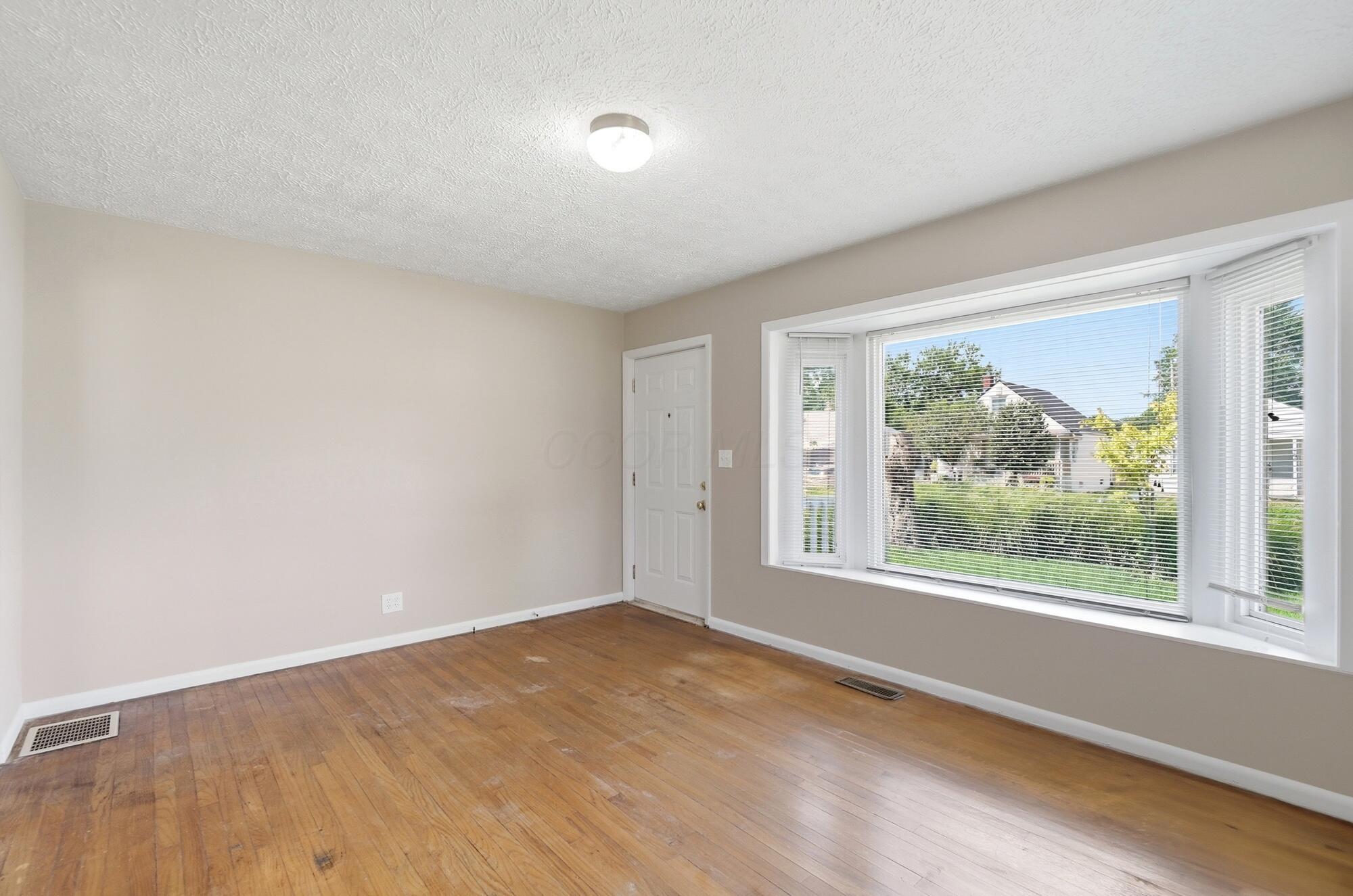 2189 Safford Avenue Property Photo 5