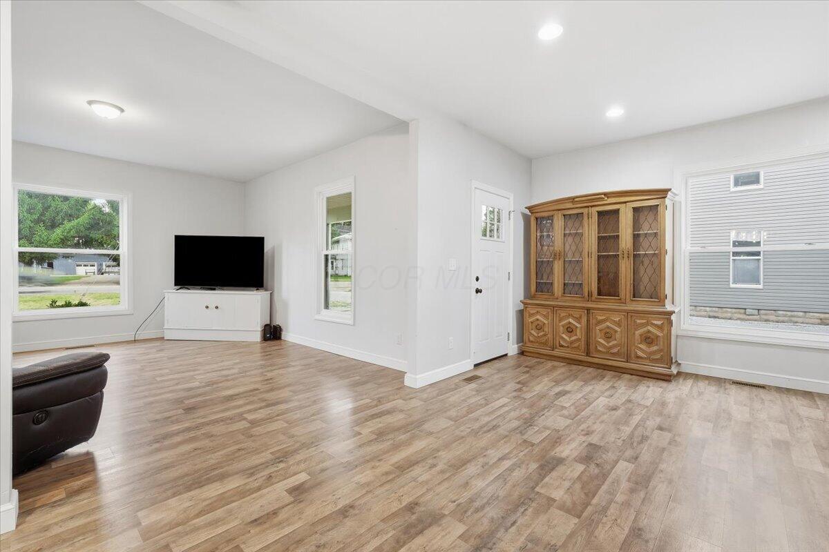 244 Newark Road Property Photo 8