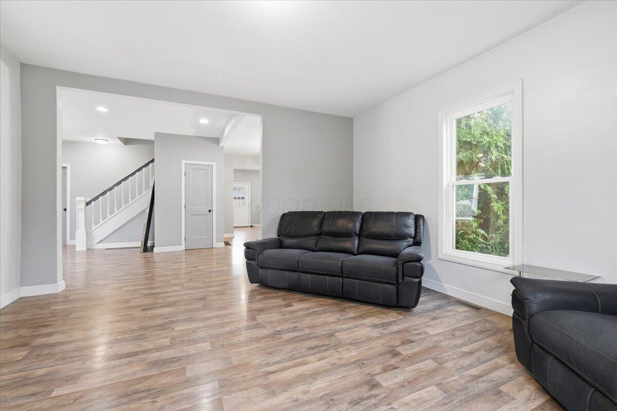 244 Newark Road Property Photo 10