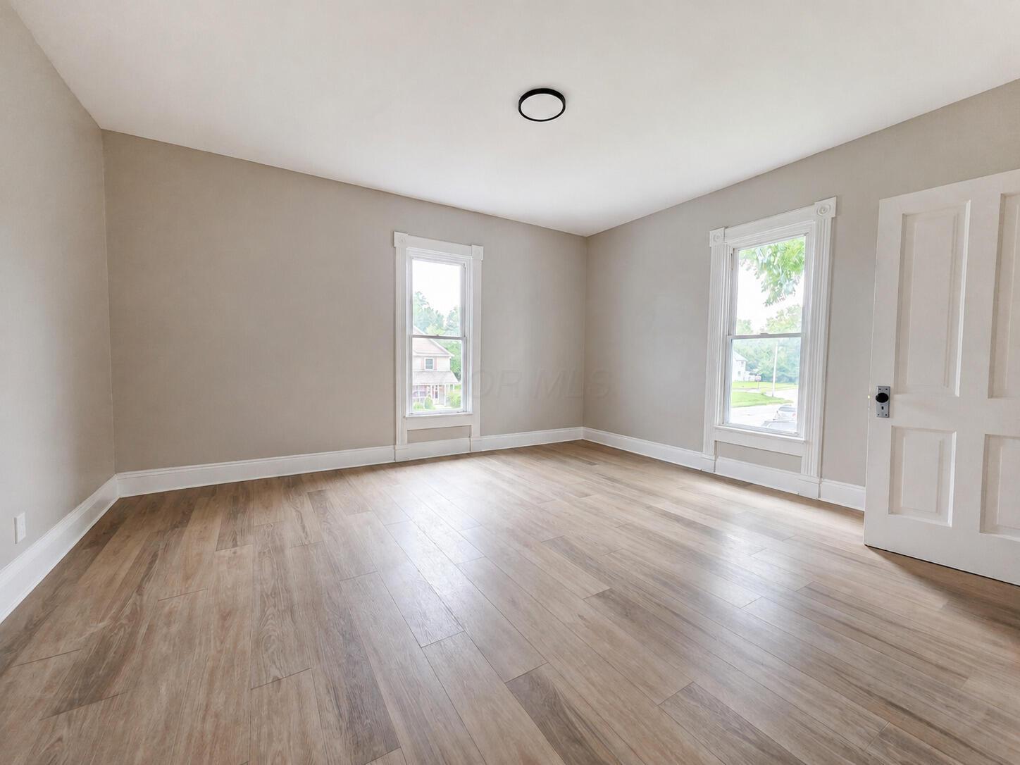 131 E Southern Avenue Property Photo 2