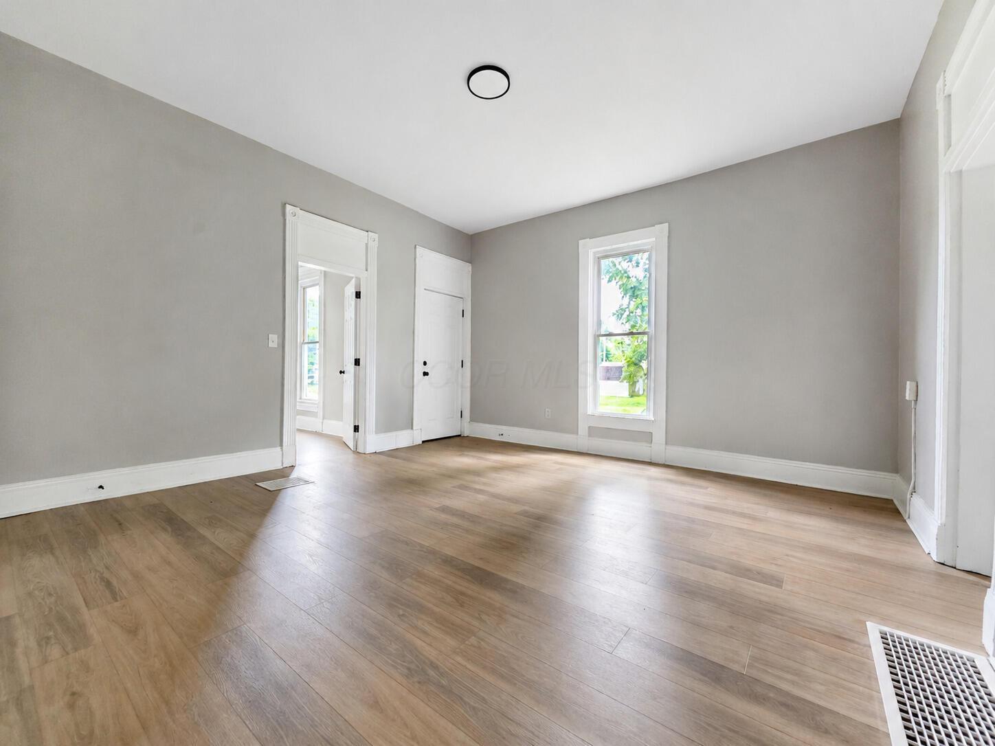 131 E Southern Avenue Property Photo 3