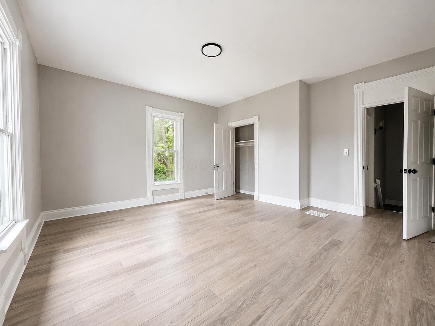 131 E Southern Avenue Property Photo 4