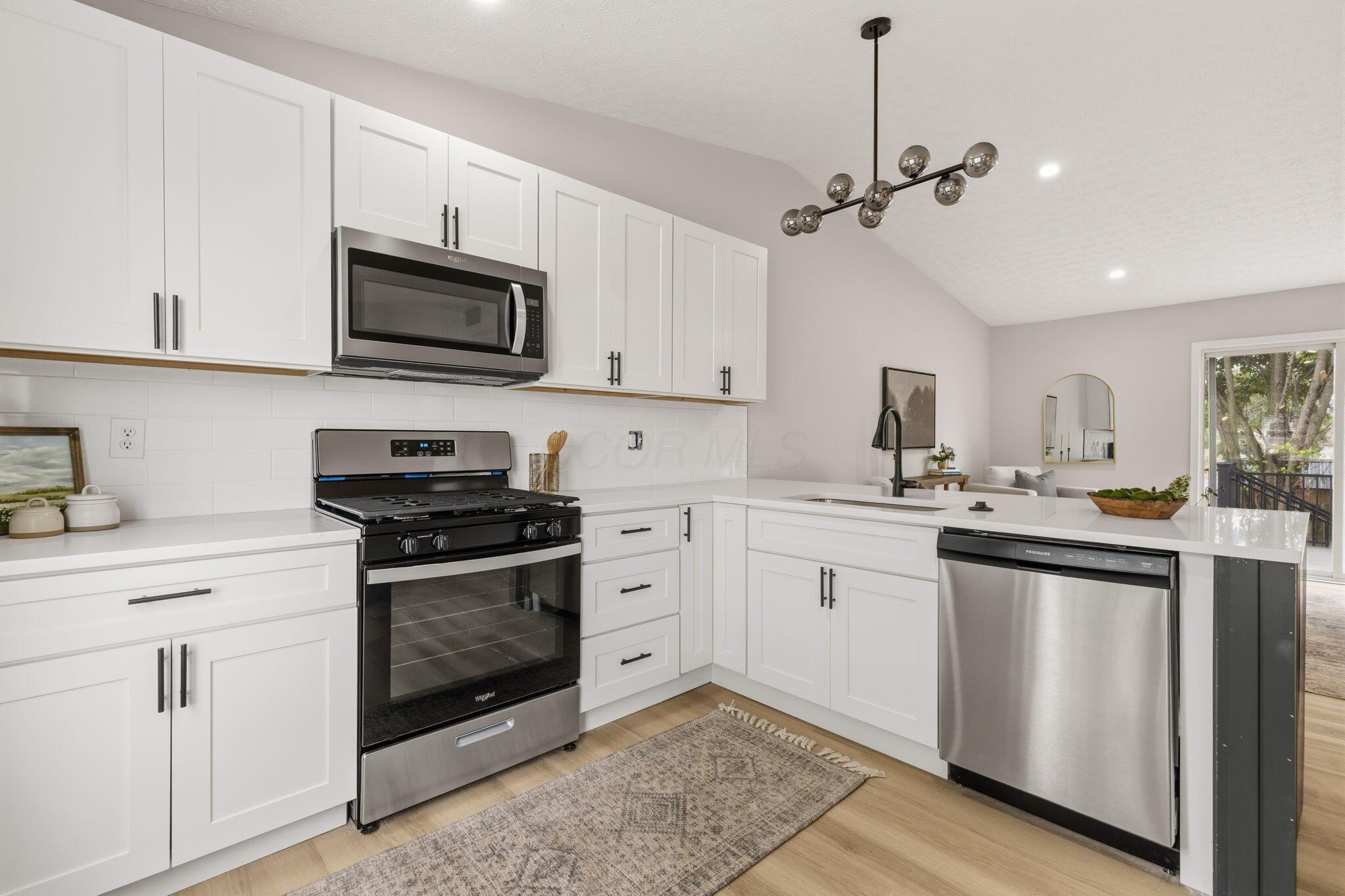 943 Robmeyer Drive Property Photo 8