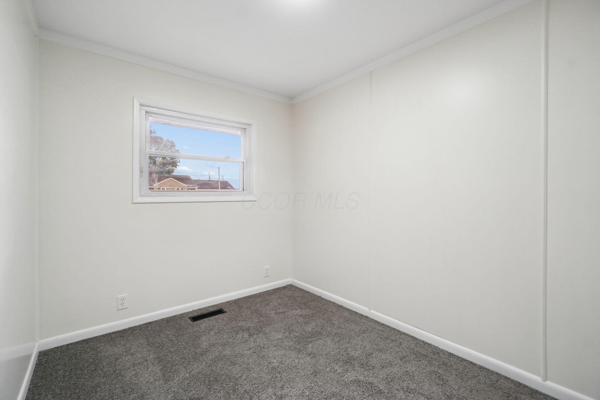 250 Gladys Avenue Property Photo 15