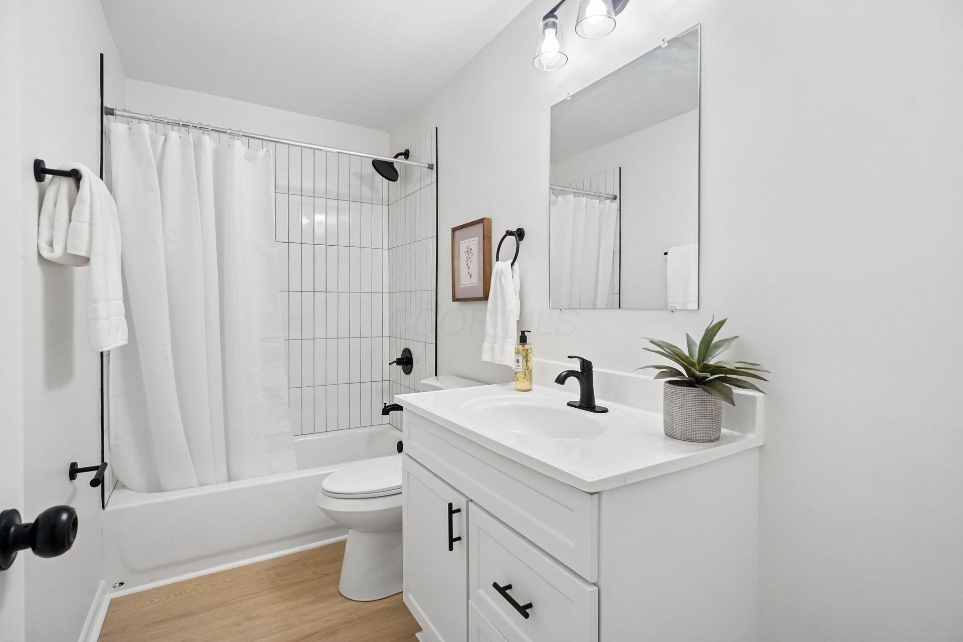 250 Gladys Avenue Property Photo 18