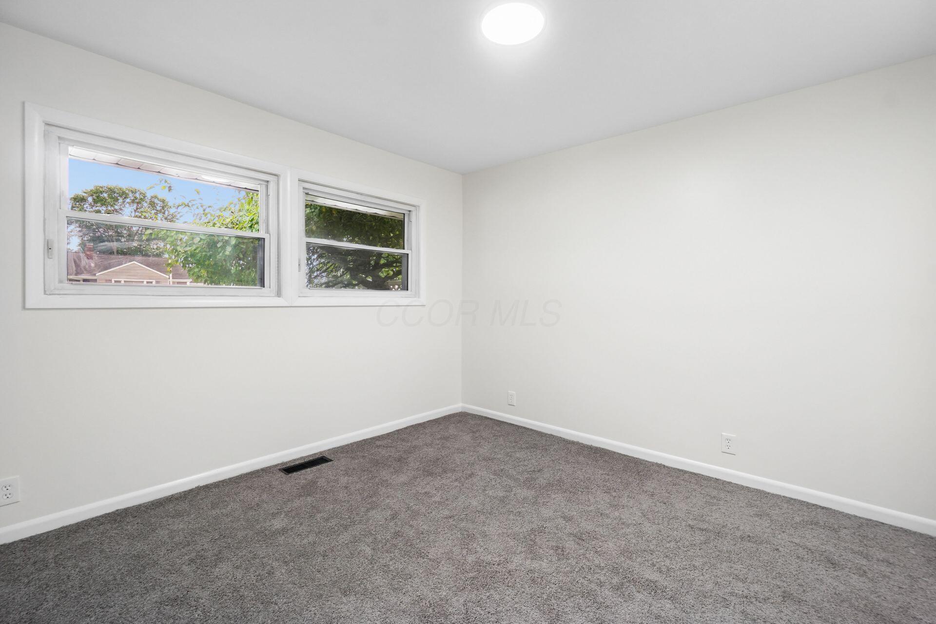 250 Gladys Avenue Property Photo 23