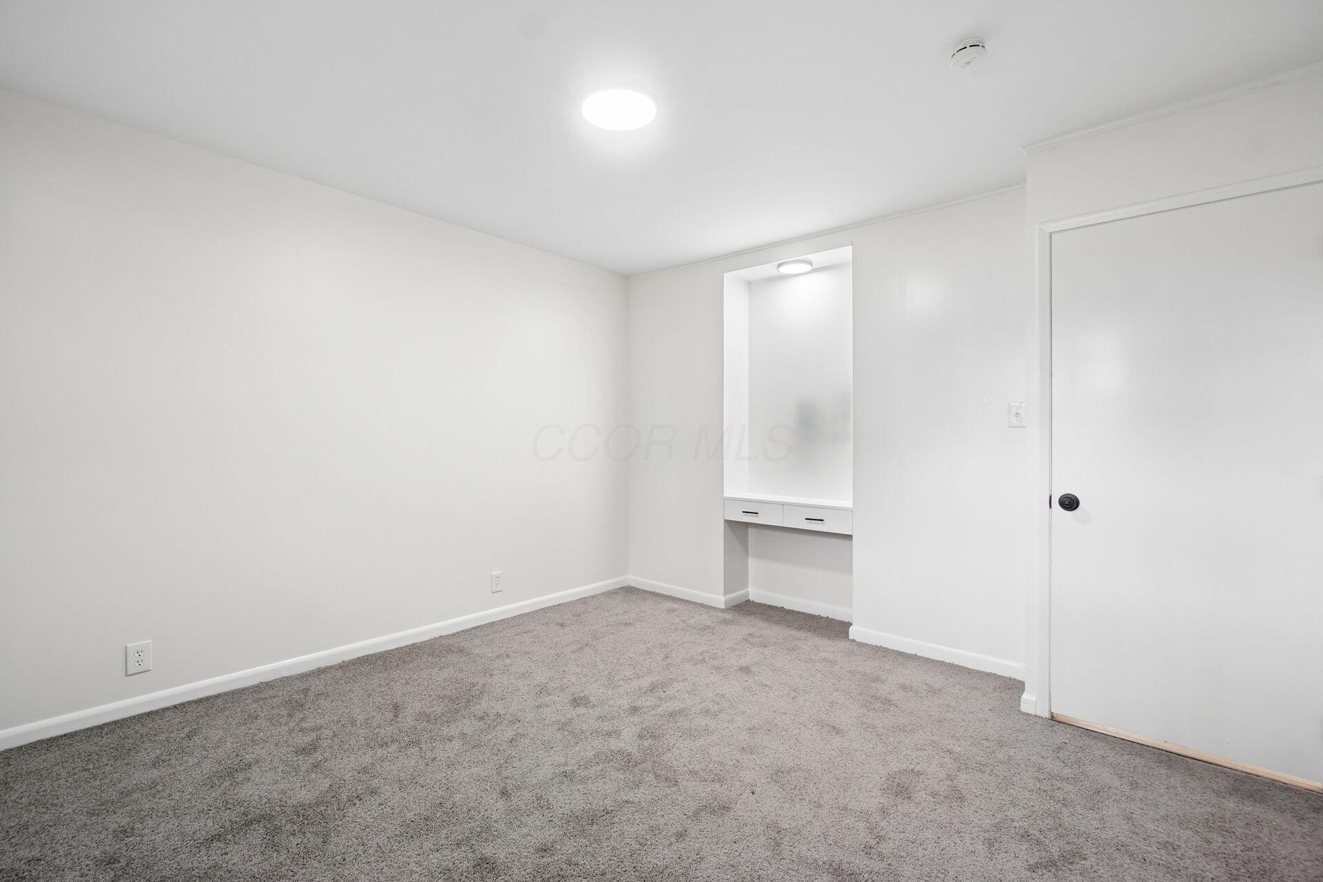250 Gladys Avenue Property Photo 24