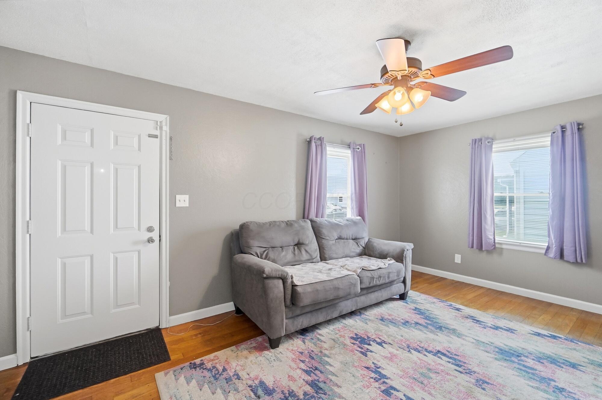 1027 N Burnett Road Property Photo 6