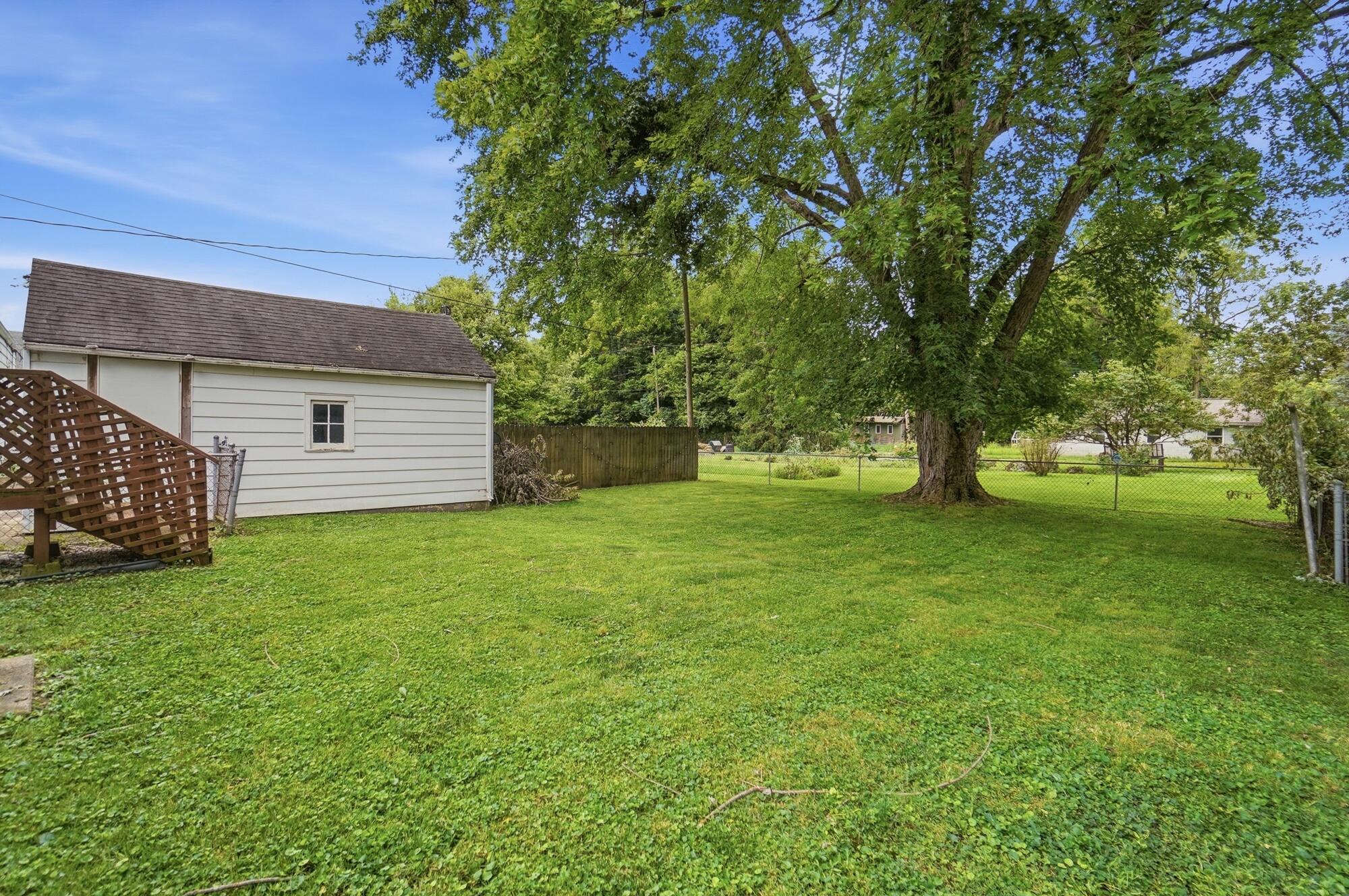 1027 N Burnett Road Property Photo 25