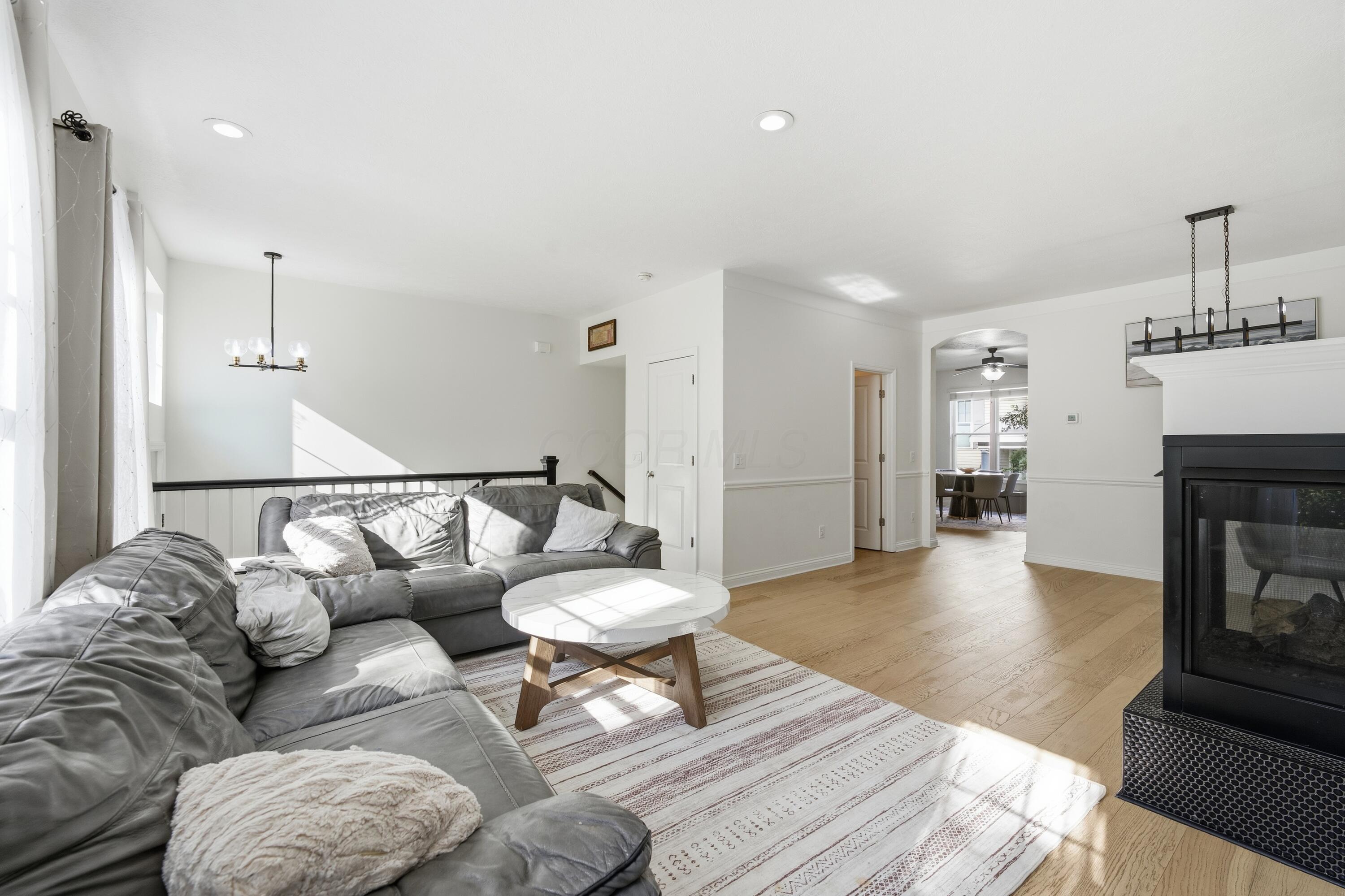 2842 Acarie Drive Property Photo 4