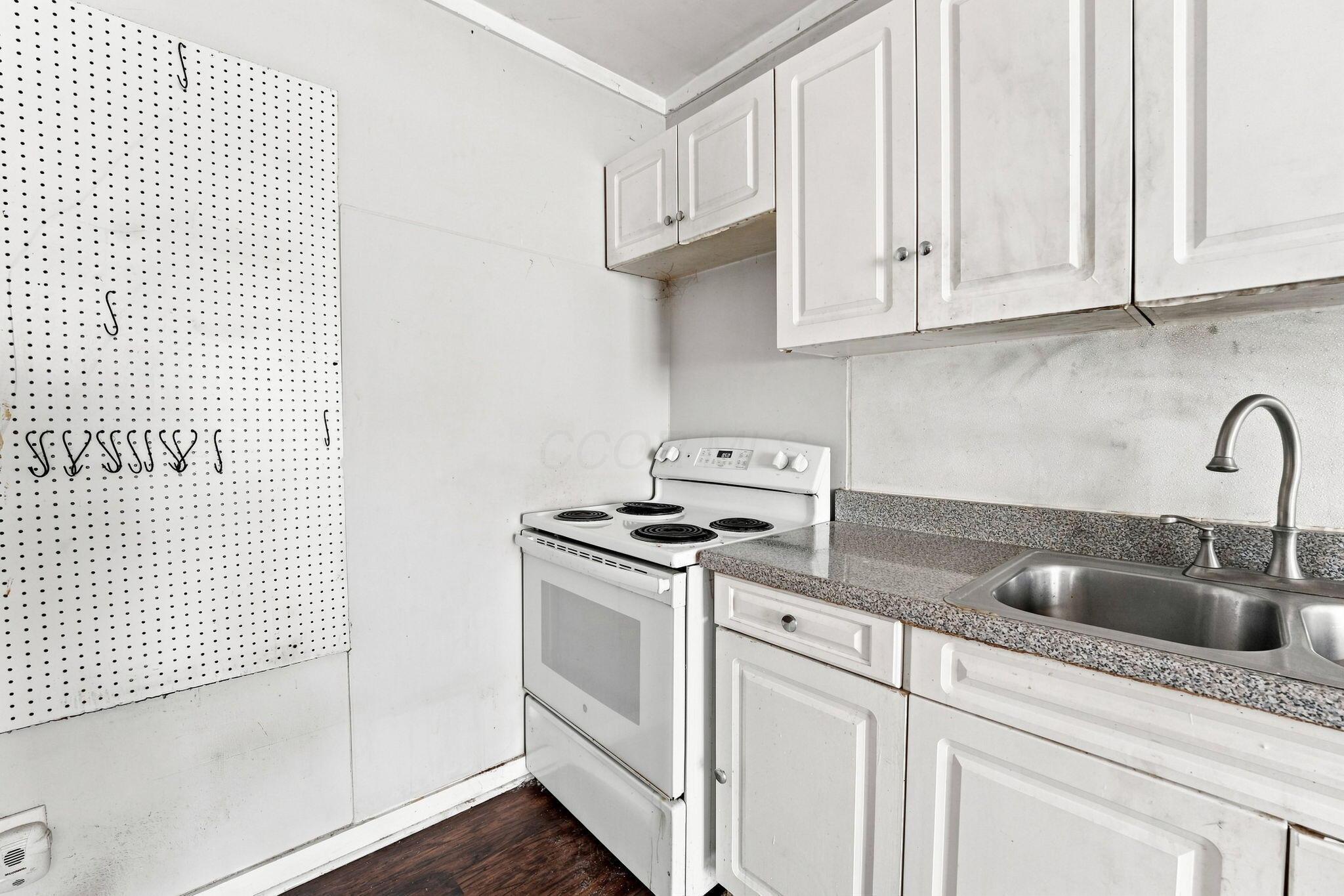 879 Sullivant Avenue Property Photo 10