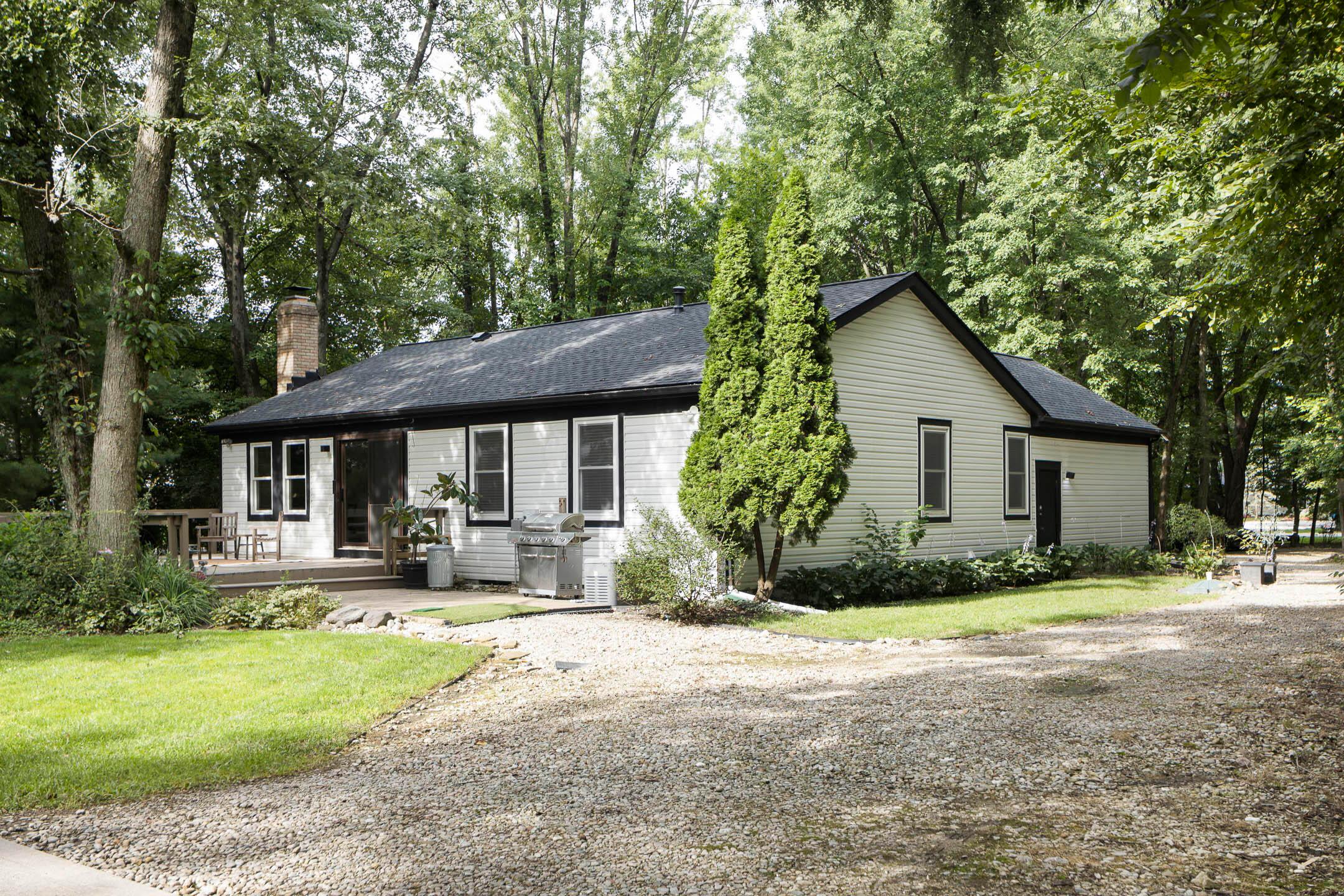 6290 Harlem Road Property Photo 3