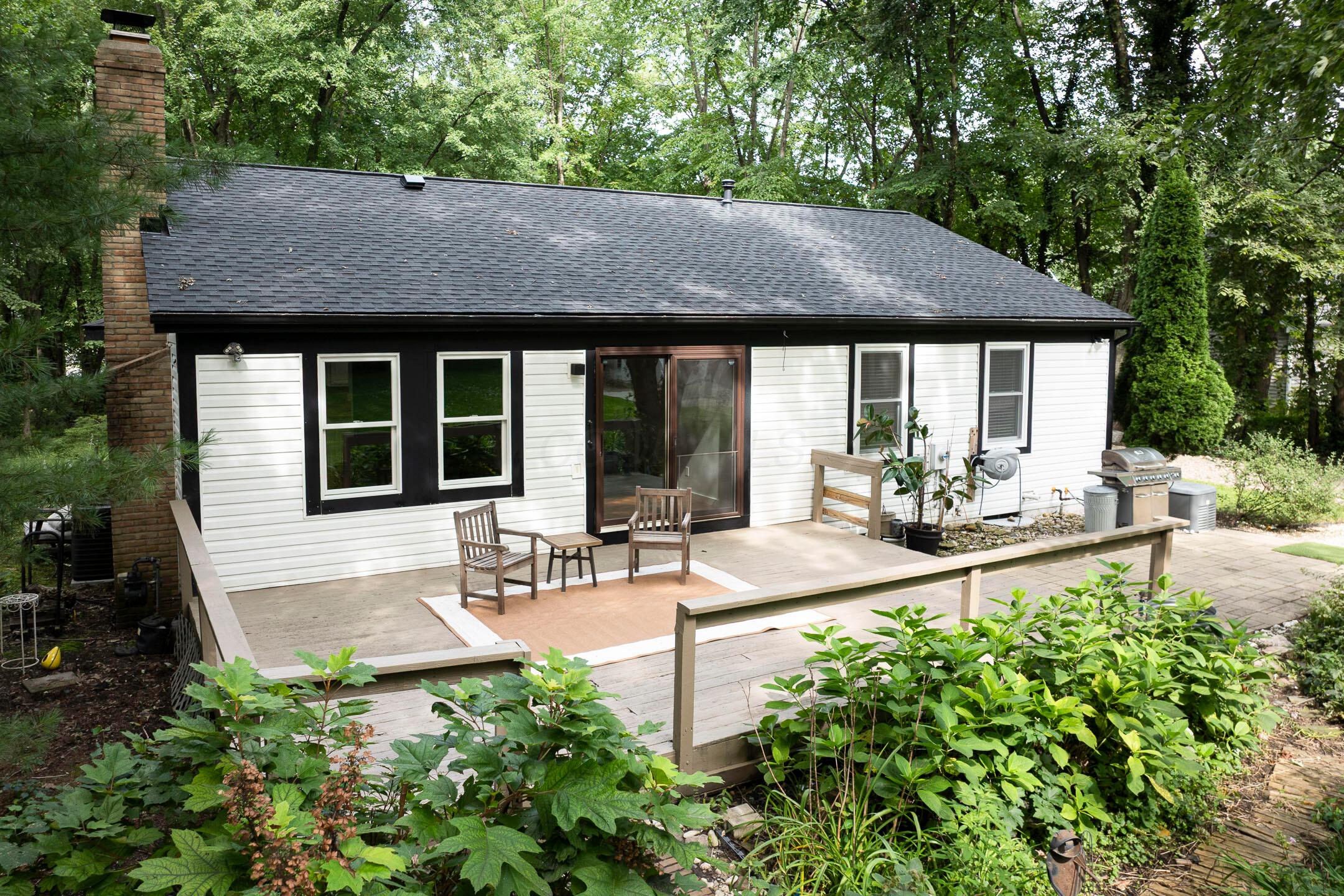 6290 Harlem Road Property Photo 4