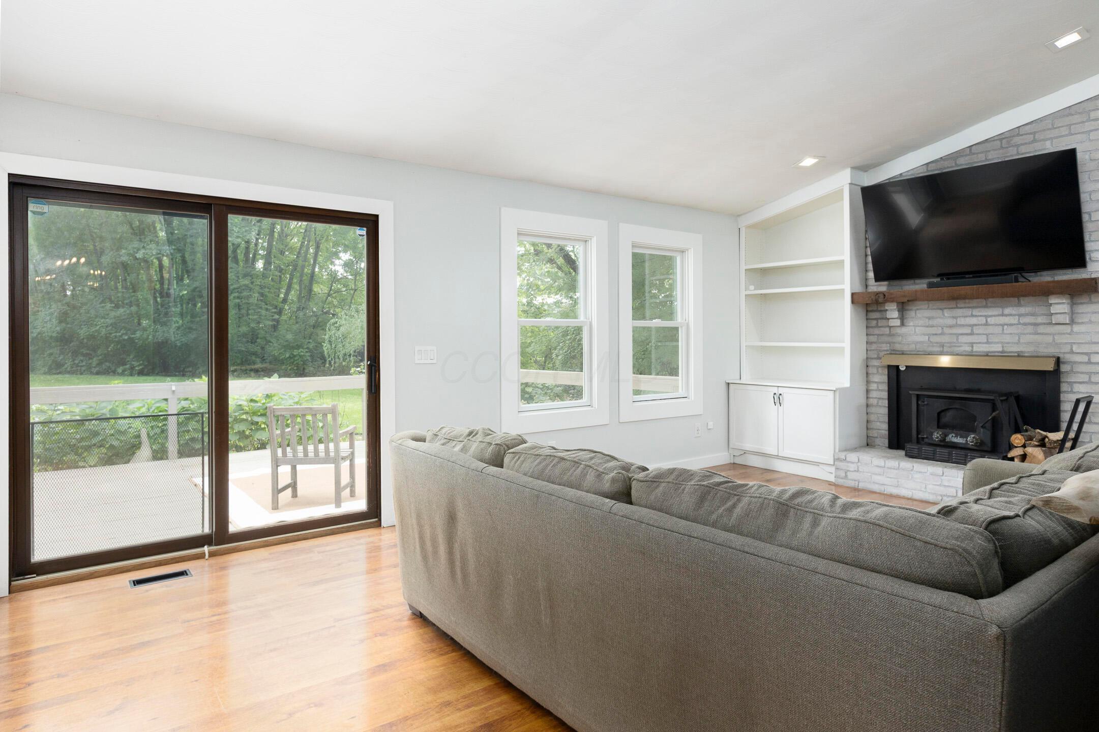 6290 Harlem Road Property Photo 10