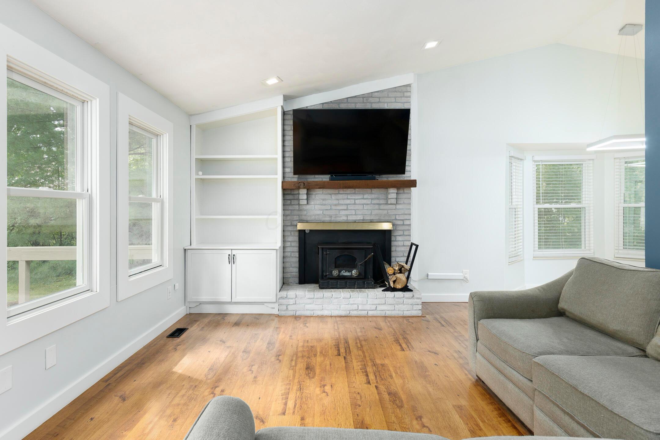 6290 Harlem Road Property Photo 12