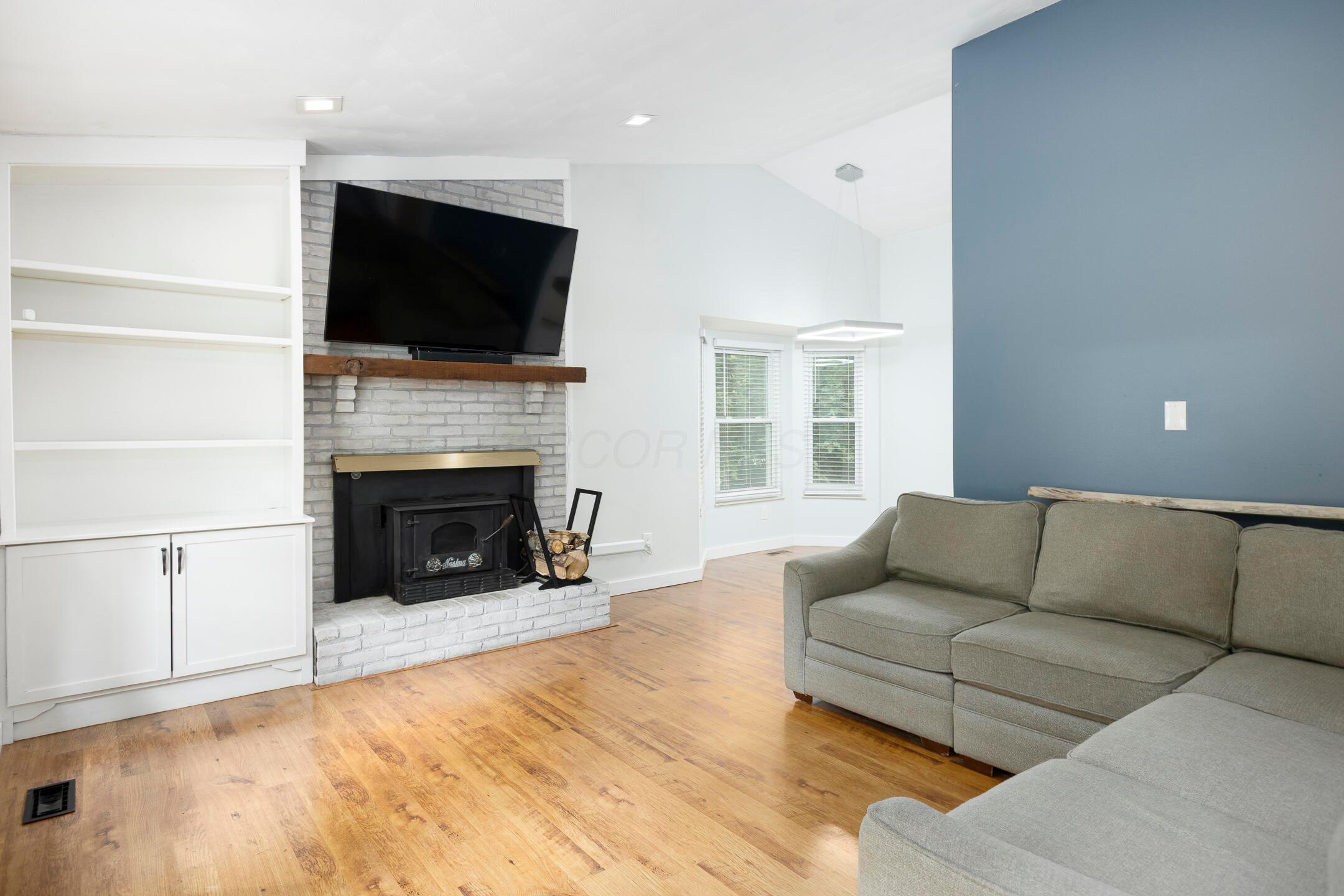 6290 Harlem Road Property Photo 13