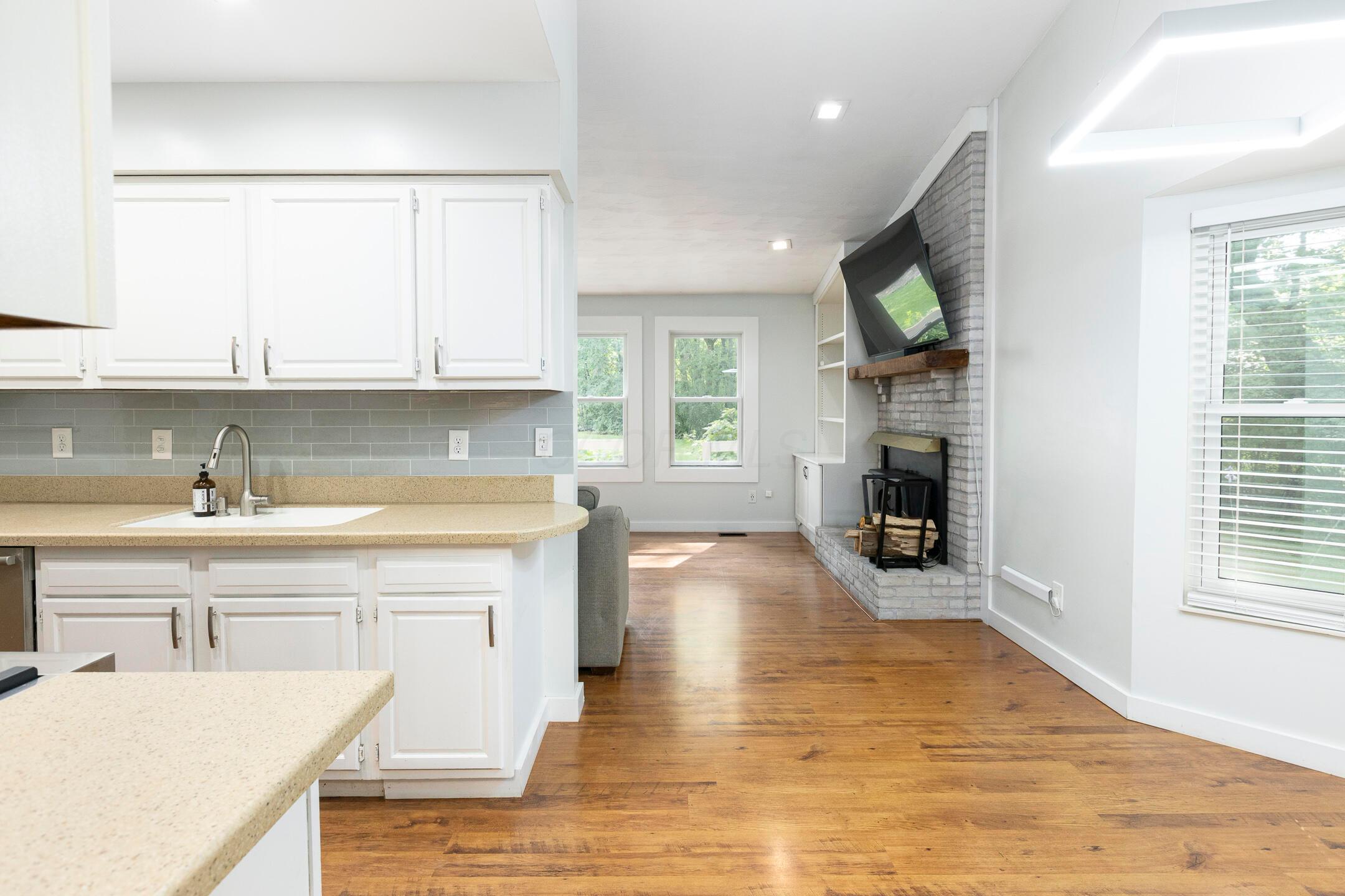 6290 Harlem Road Property Photo 16
