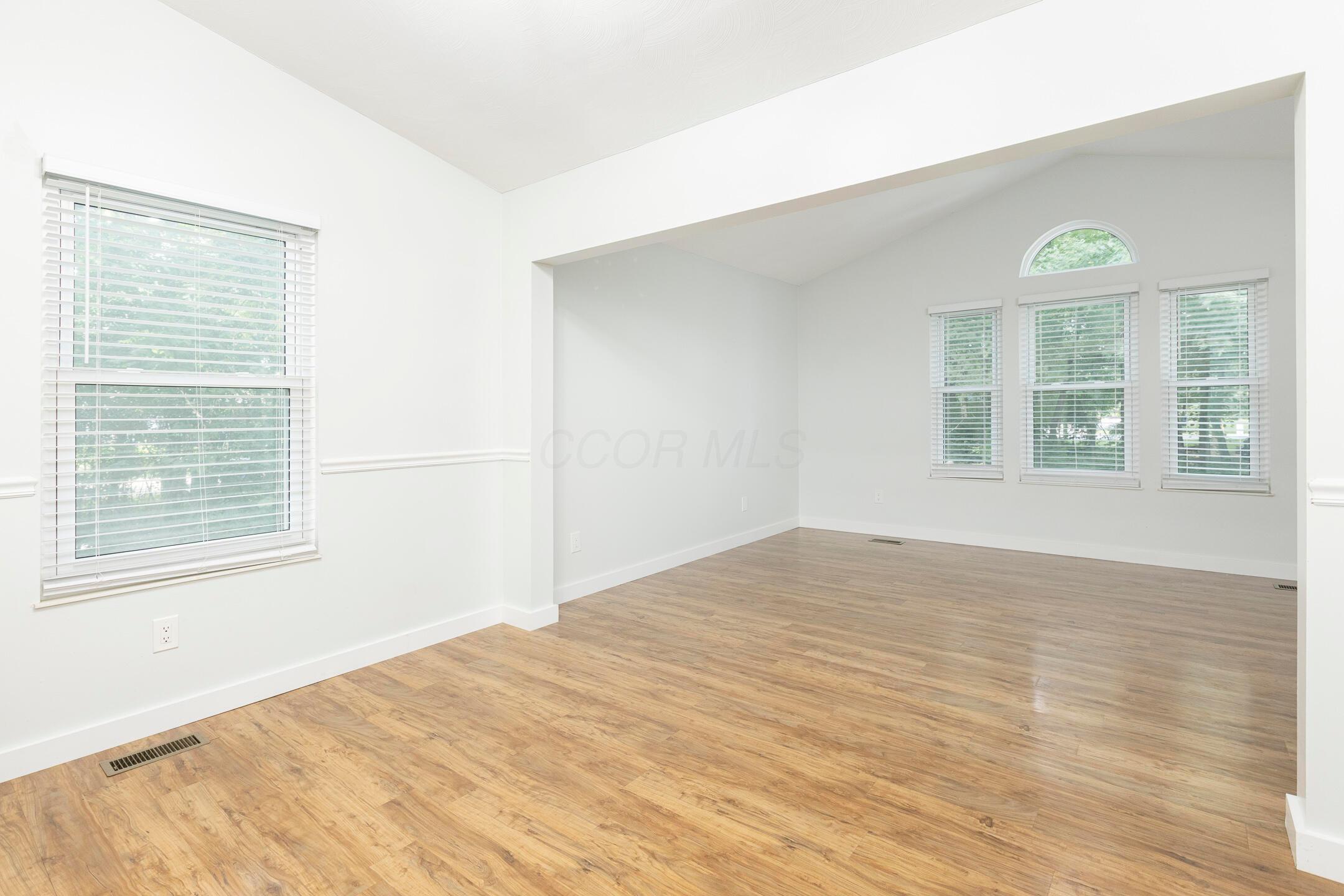 6290 Harlem Road Property Photo 22