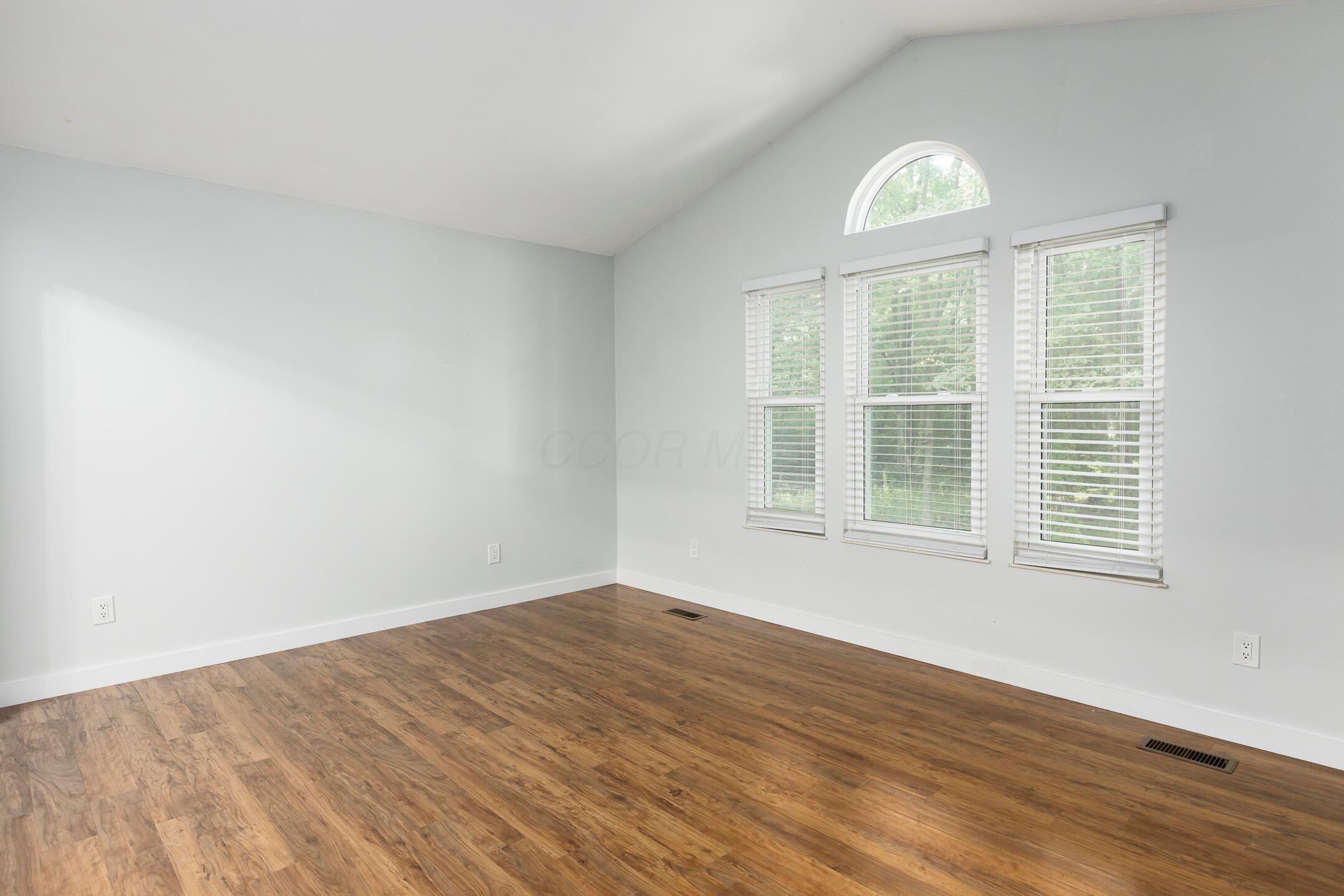 6290 Harlem Road Property Photo 25