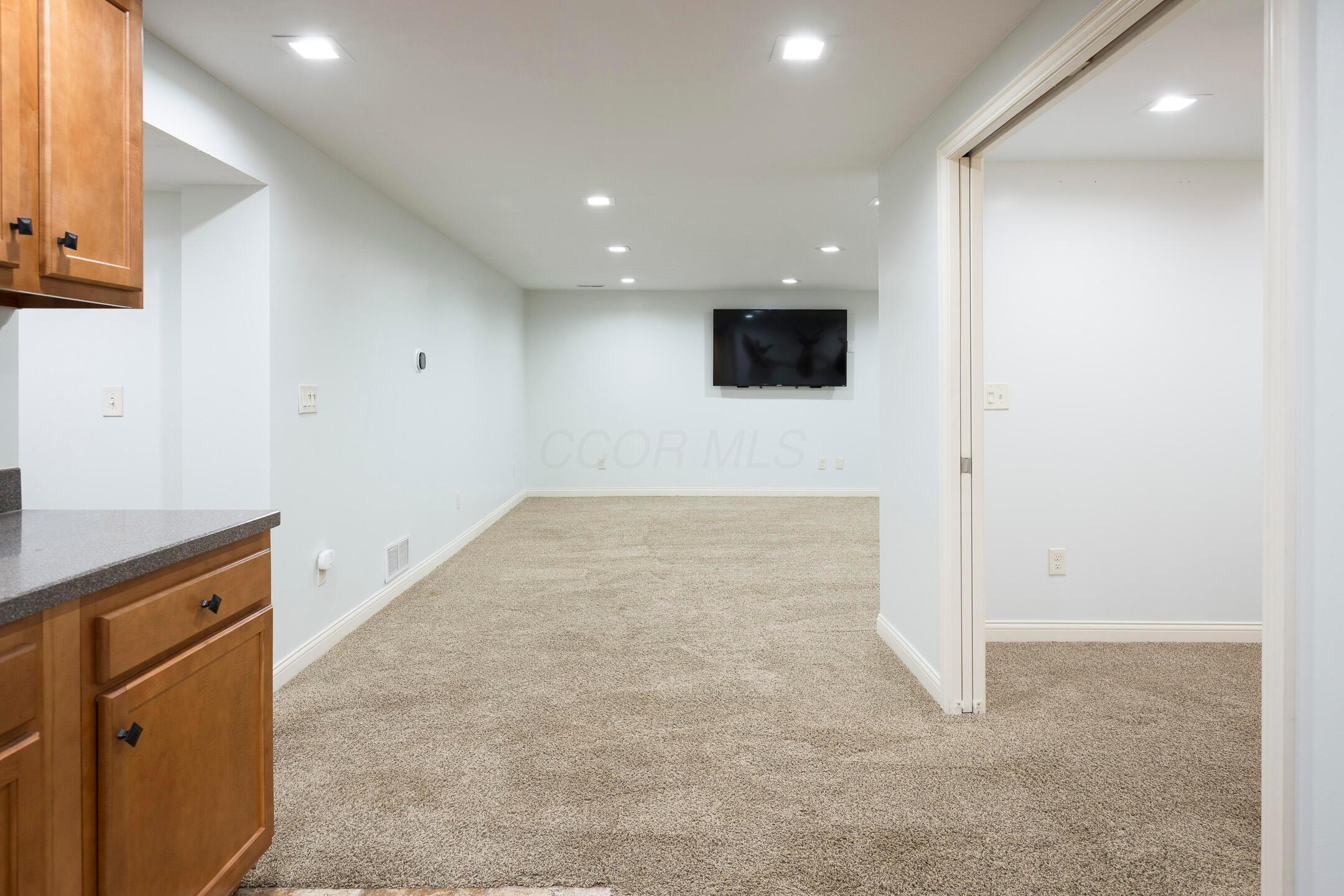 6290 Harlem Road Property Photo 46